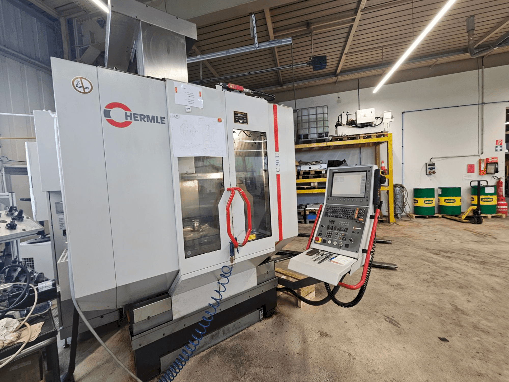 Koneen HERMLE C 30 U etunäkymä