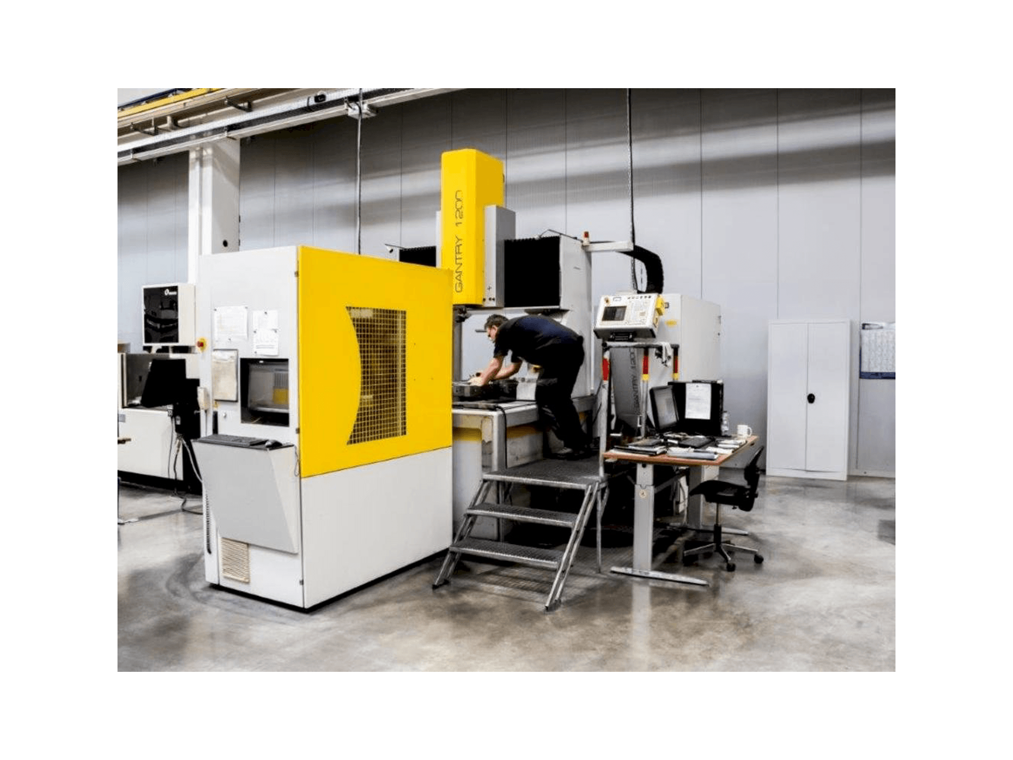 Koneen OPS-INGERSOLL Gantry 1200 etunäkymä