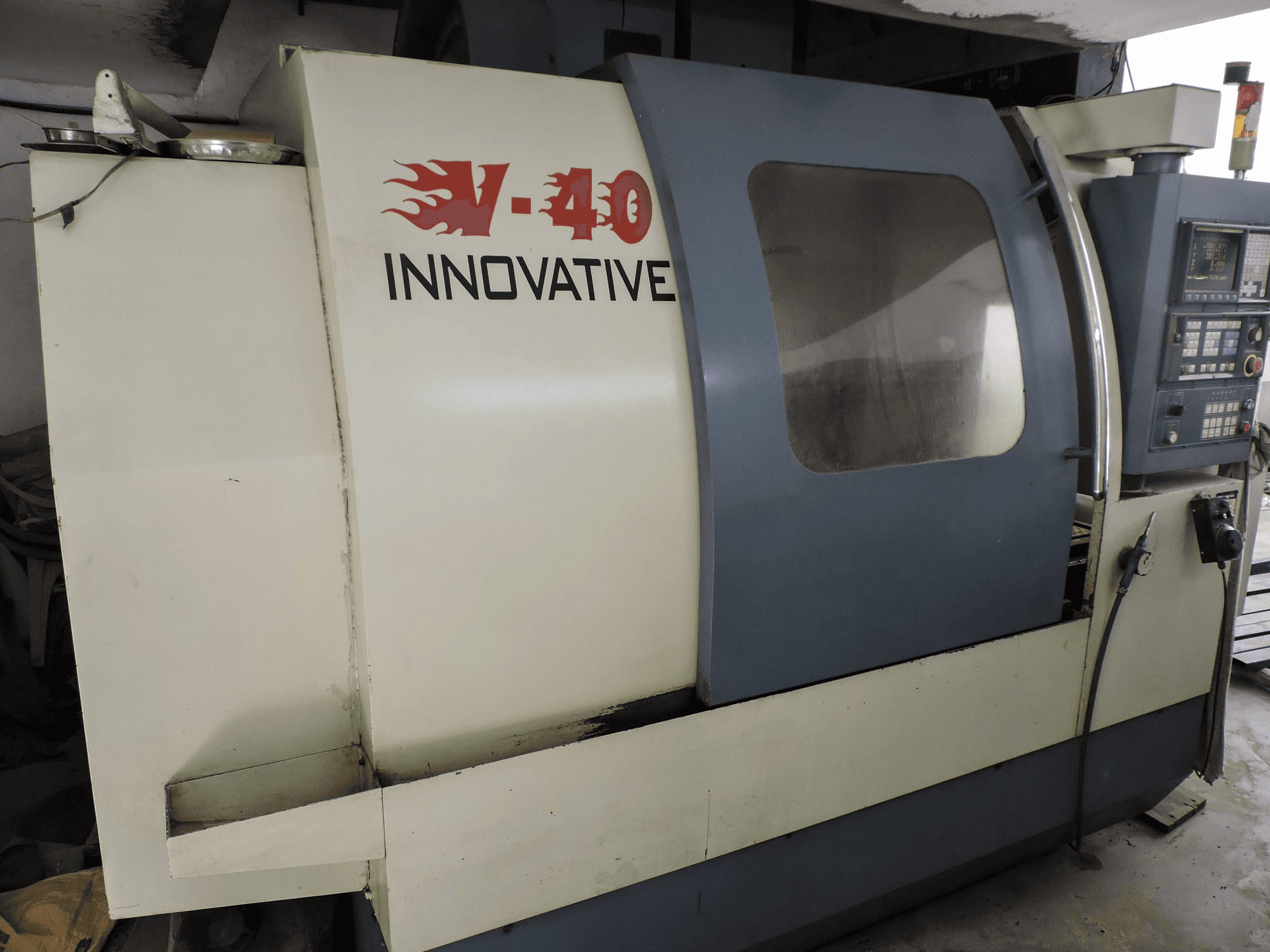 Koneen Leadwell vasen näkymä V-40