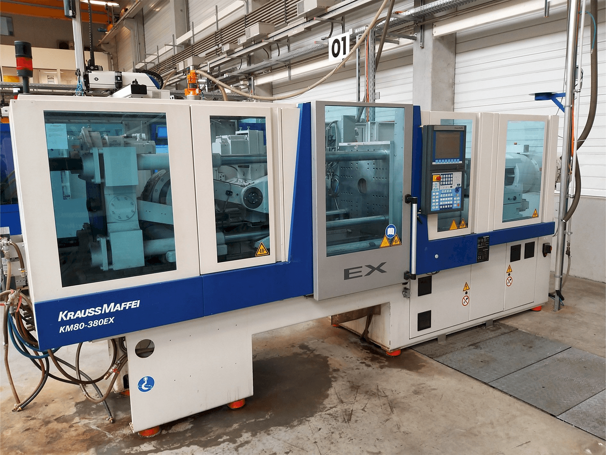 Koneen Krauss Maffei 80-380 Ex etunäkymä