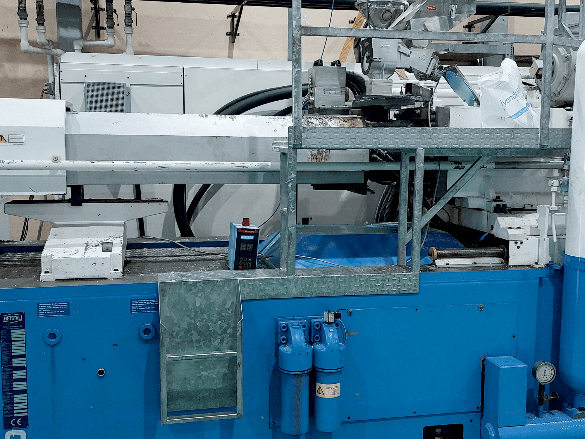 Koneen Netstal S 6000-5500E etunäkymä