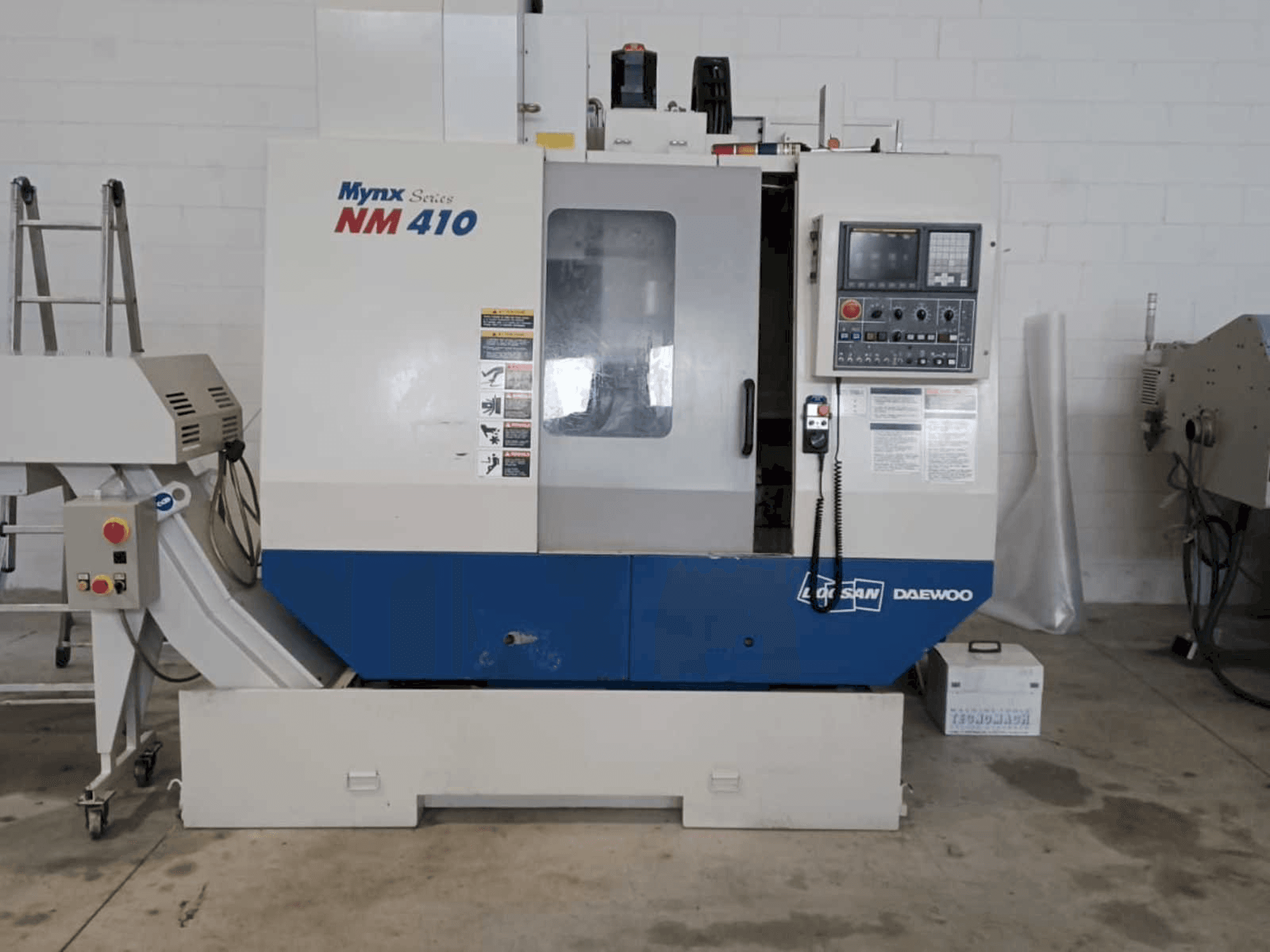 Koneen Doosan Mynx NM 410 etunäkymä