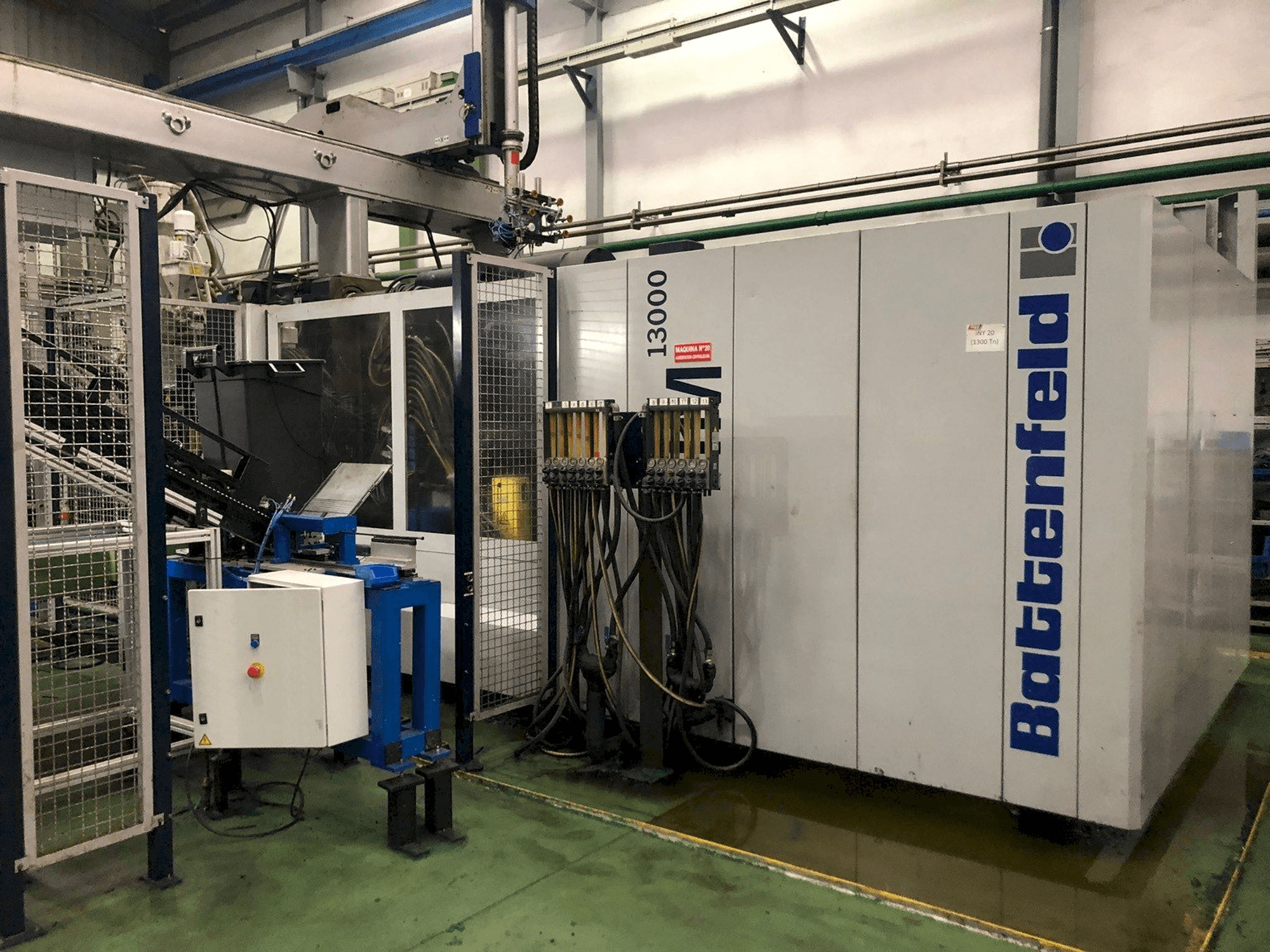 Koneen Battenfeld HM 13000 etunäkymä