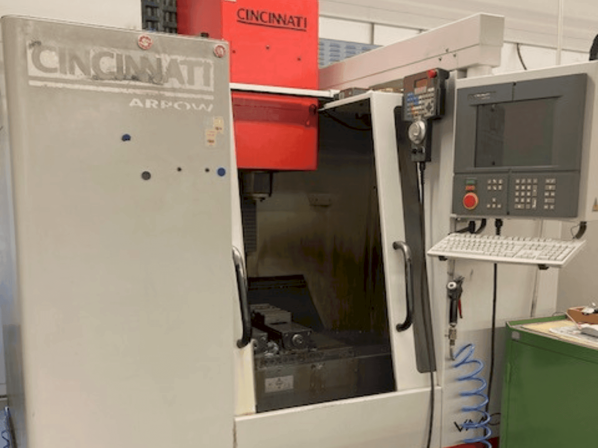 Koneen Cincinnati Arrow 500 etunäkymä