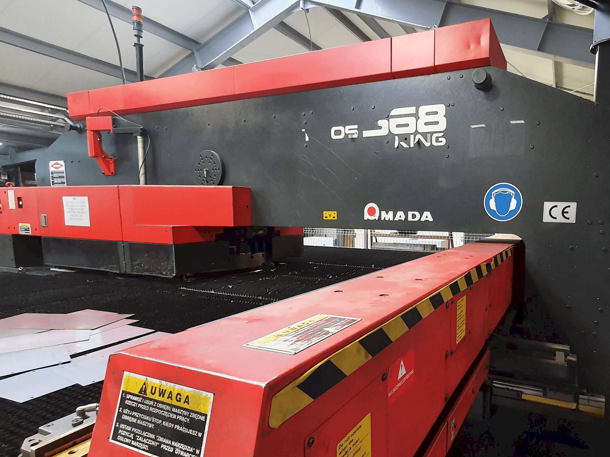 Koneen AMADA VIPROS 368 KING etunäkymä