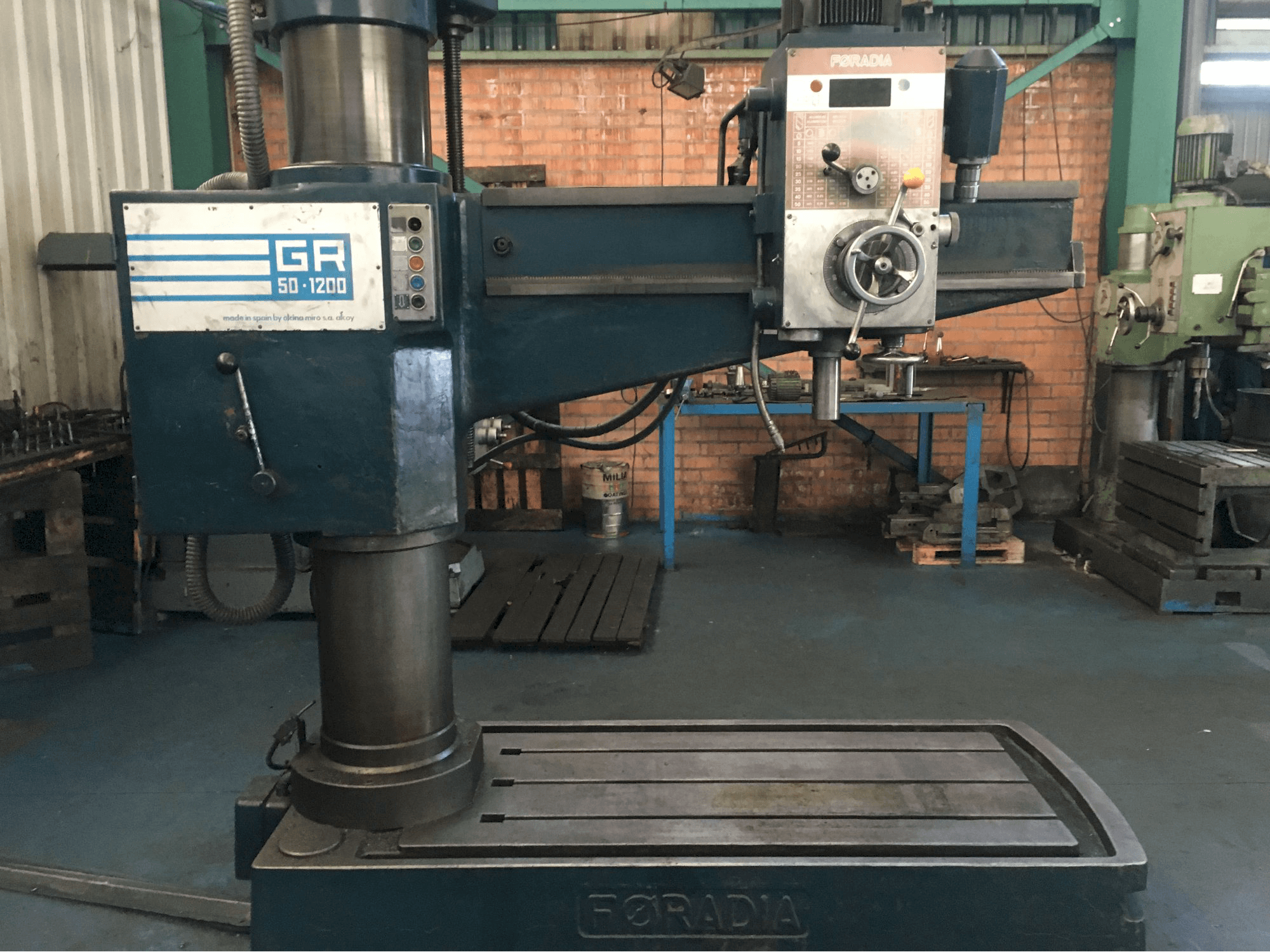 Koneen FORADIA oikean sivun näkymä GR 50/1200