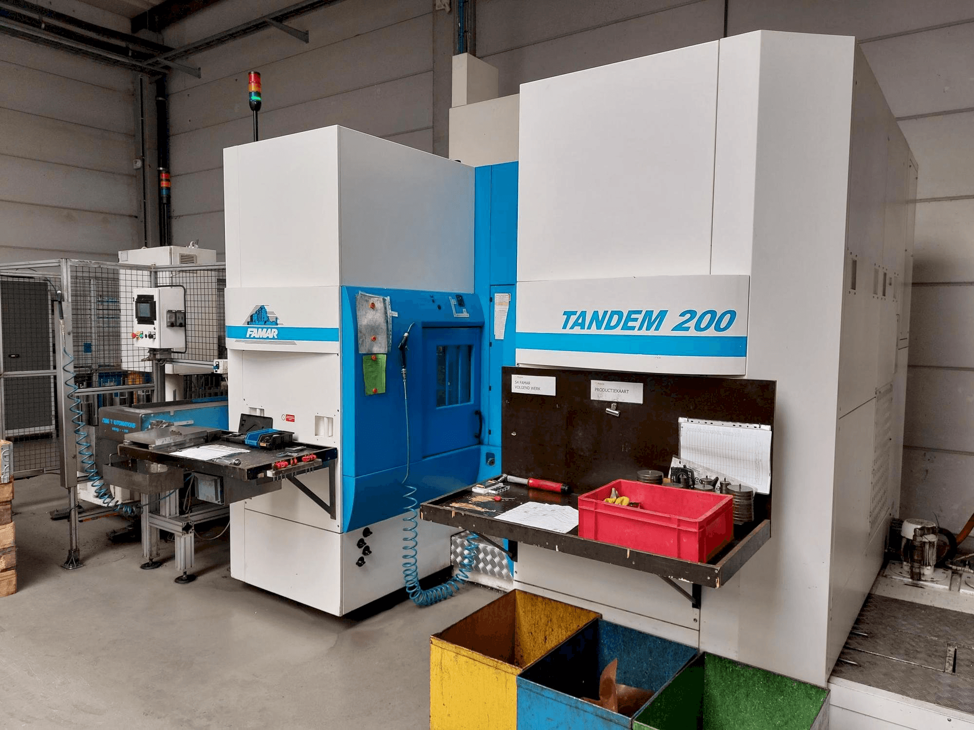 Koneen Famar Tandem 200 etunäkymä