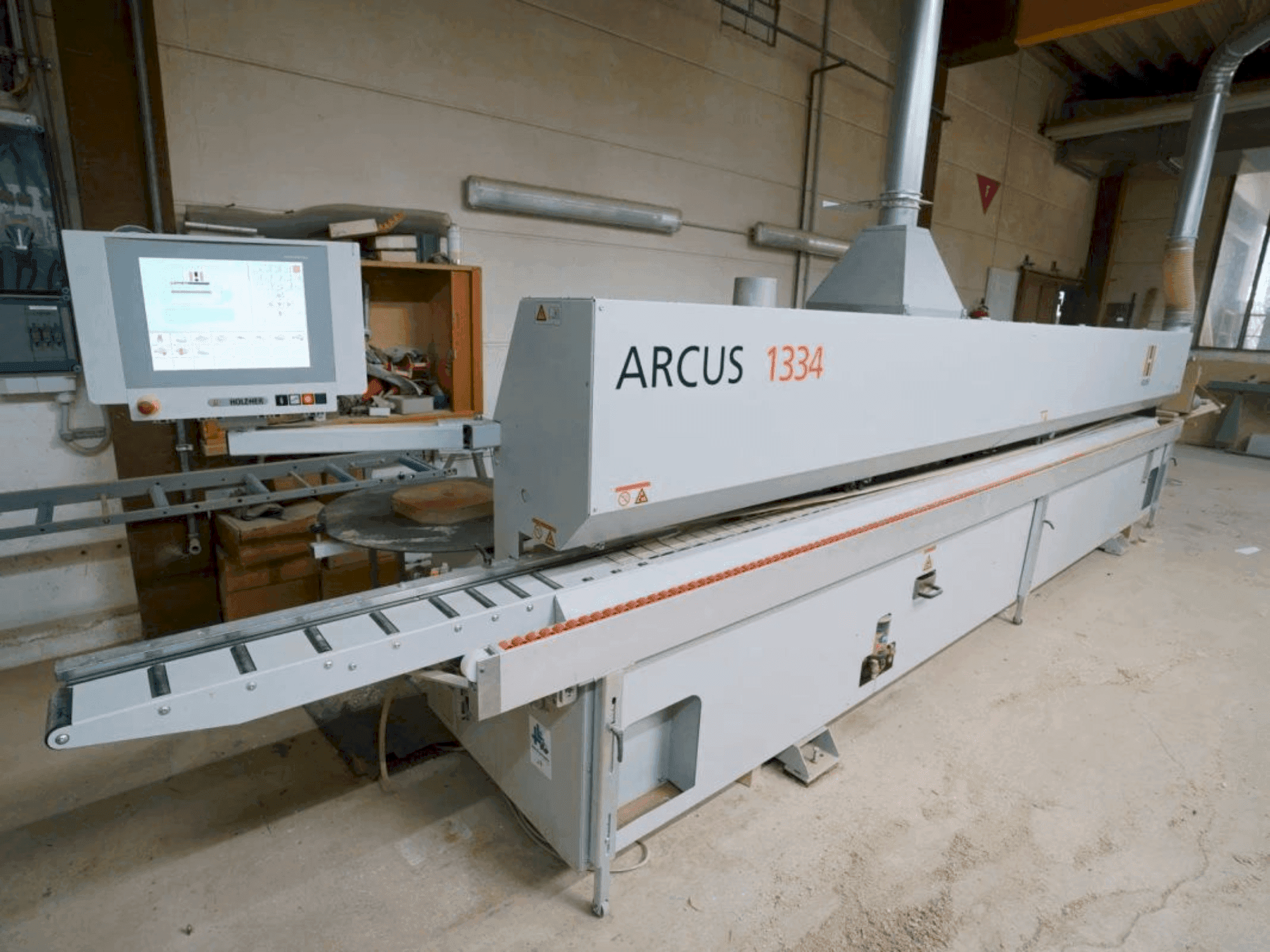 Koneen HOLZHER ARCUS 1334 FV2 etunäkymä