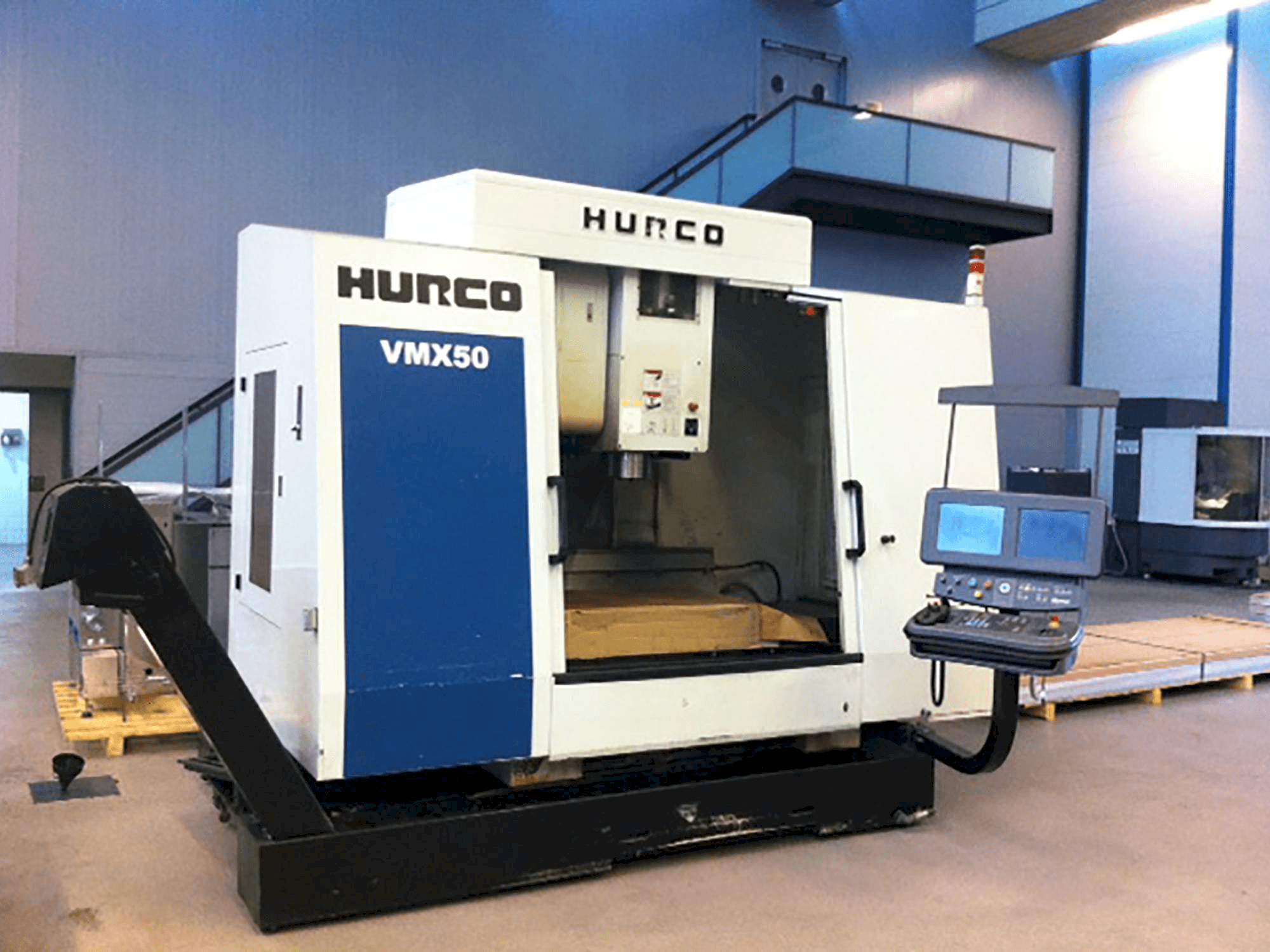Koneen Hurco VMX 50/40T etunäkymä