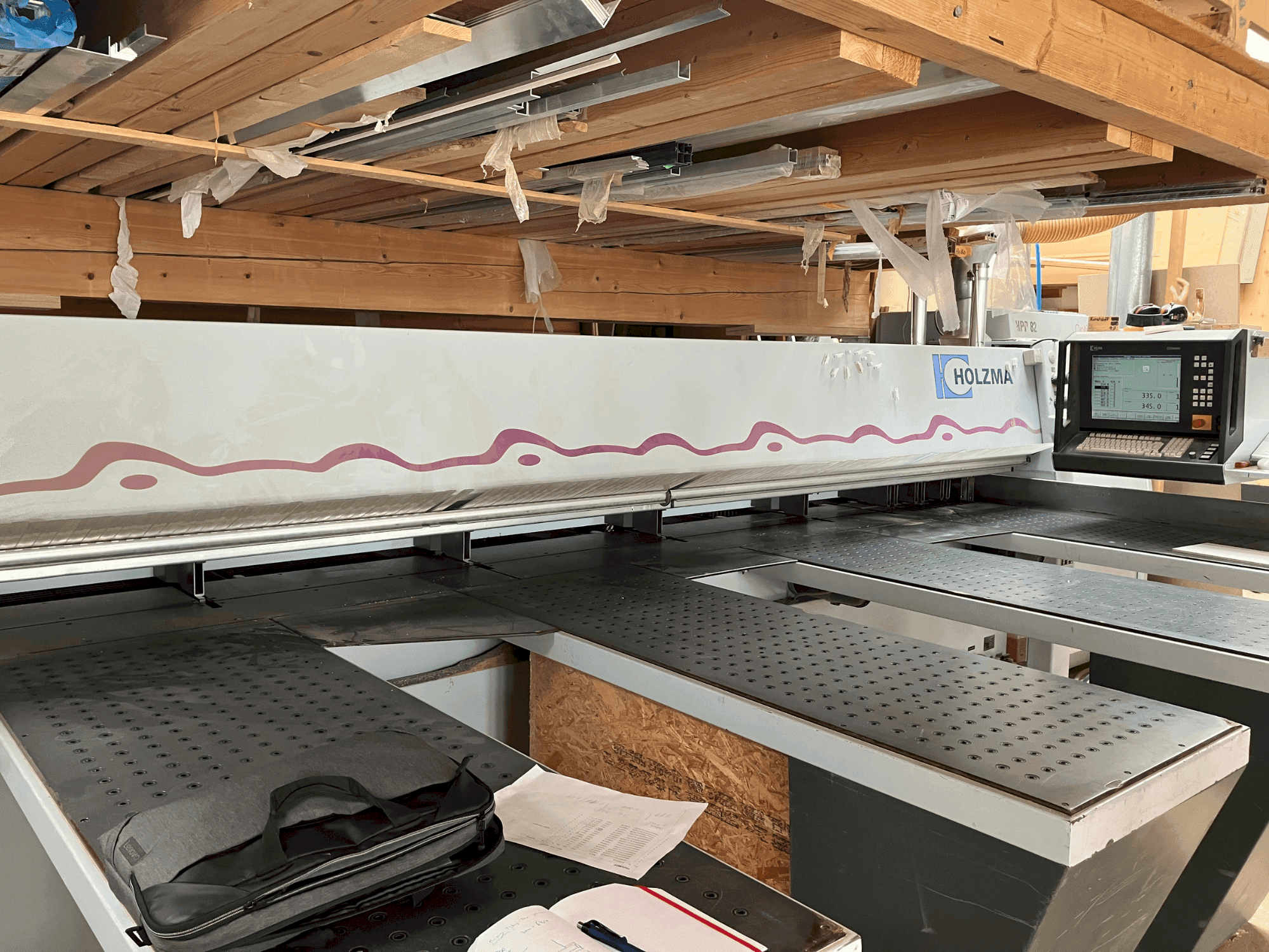 Koneen HOLZMA HPP 82/43 etunäkymä