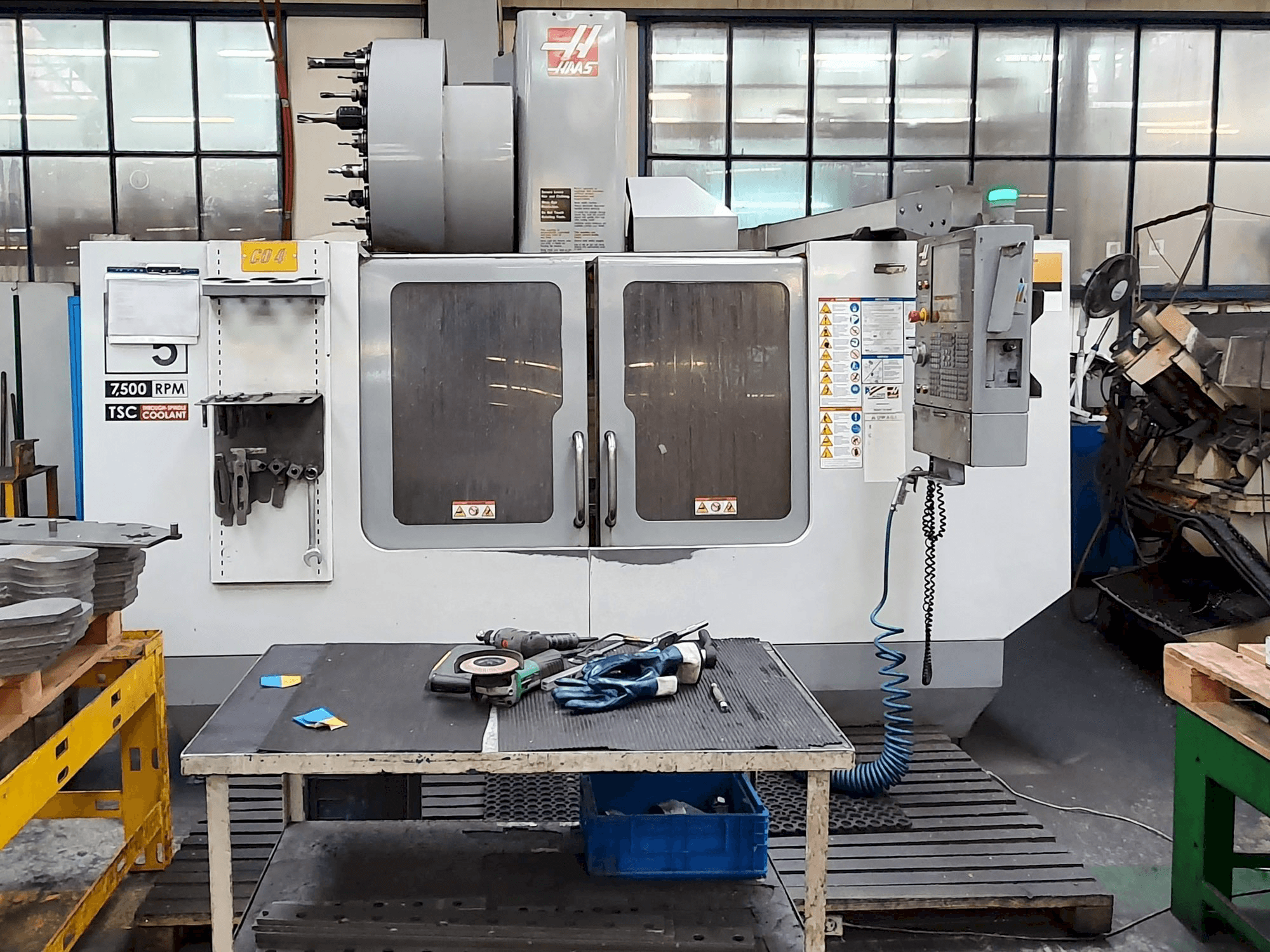 Koneen HAAS VF-5 / 50HE etunäkymä