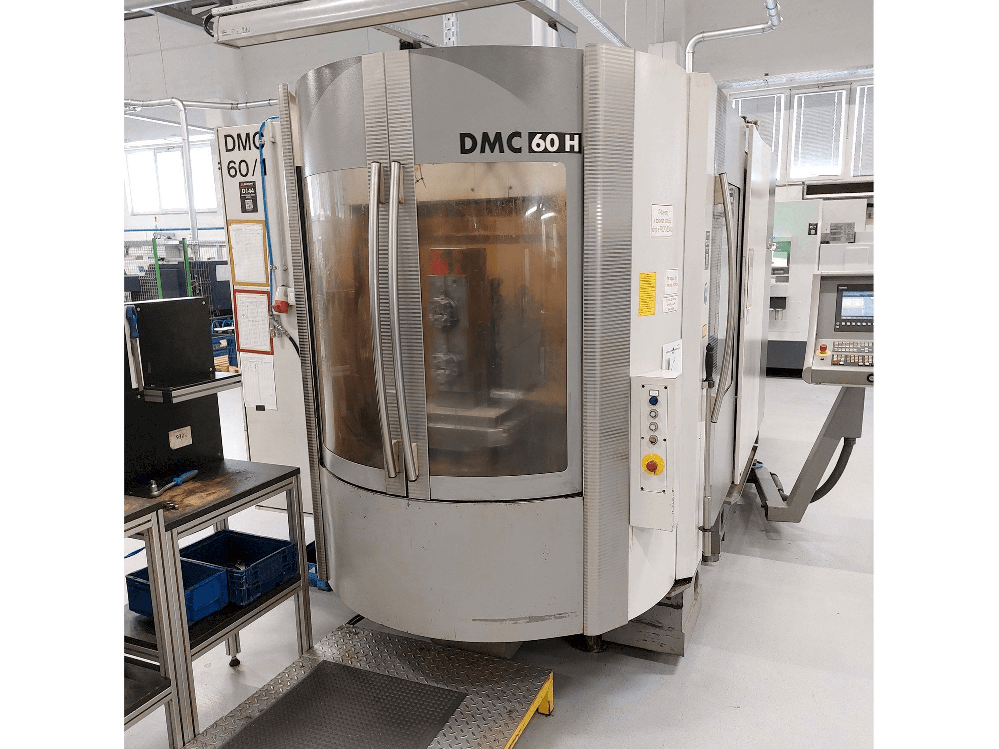Koneen DECKEL MAHO DMC 60H etunäkymä