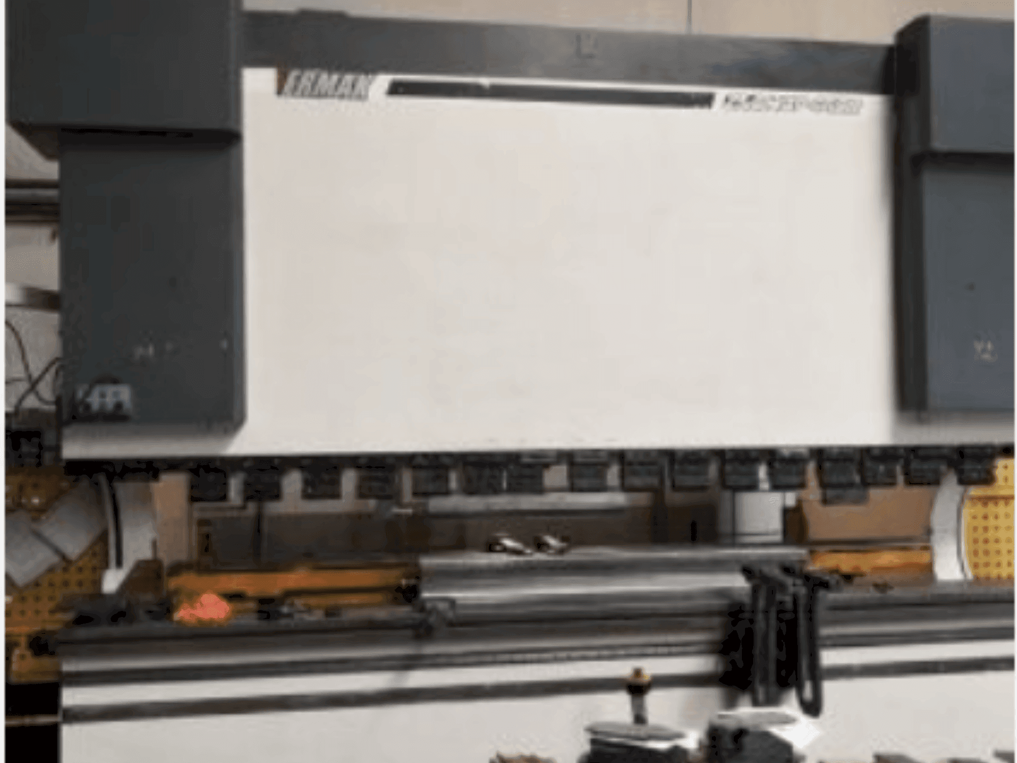Koneen ERMAK CNC HAP 4100x400 etunäkymä
