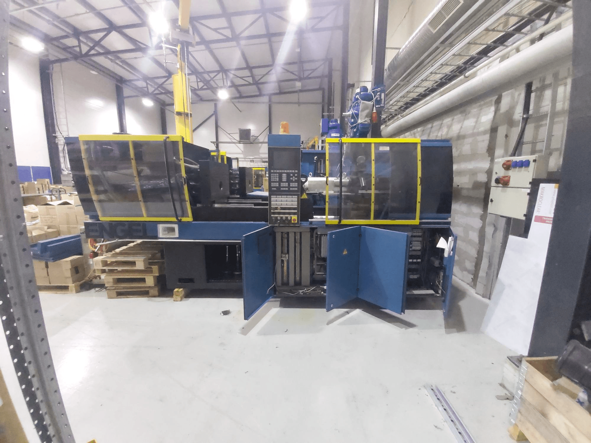 Koneen ENGEL ES 330/80 HL etunäkymä