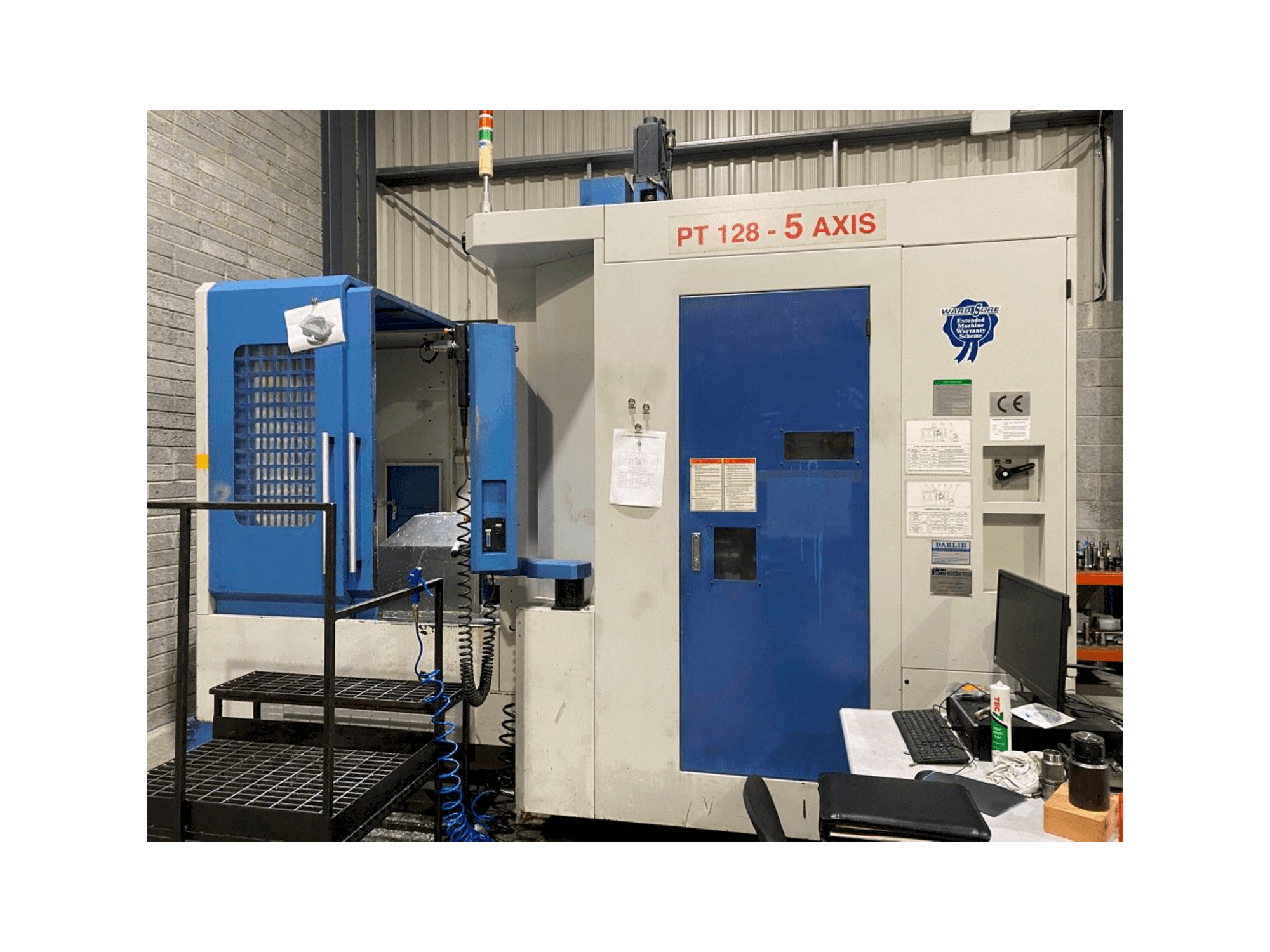 Koneen DAH LIH PT128 etunäkymä