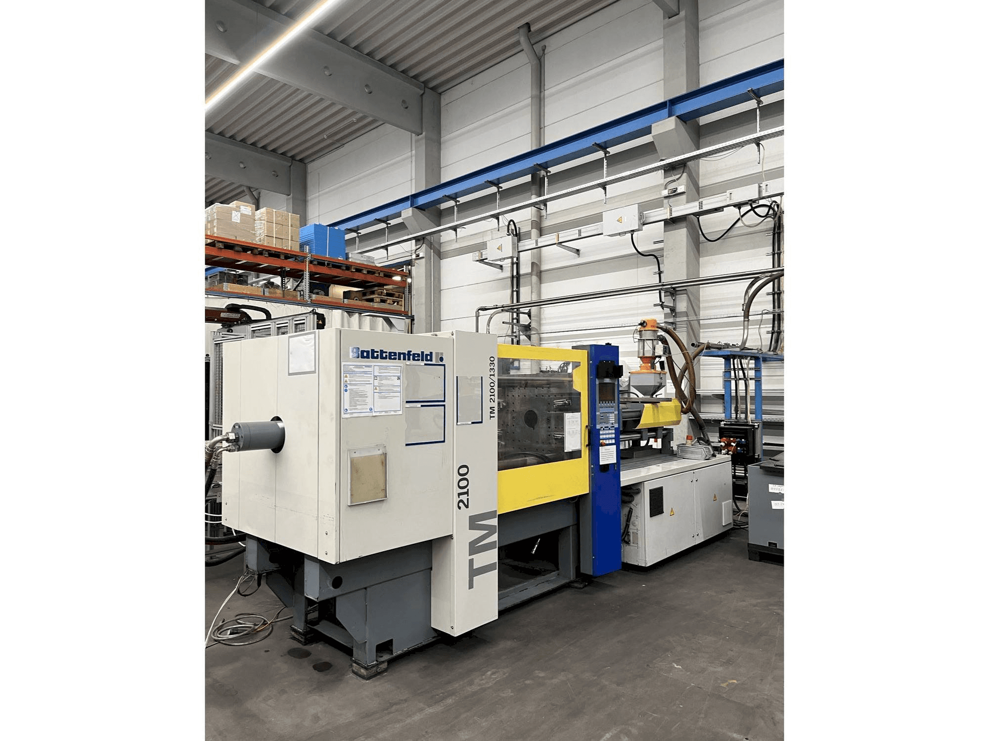 Koneen Battenfeld TM2100/1300 etunäkymä