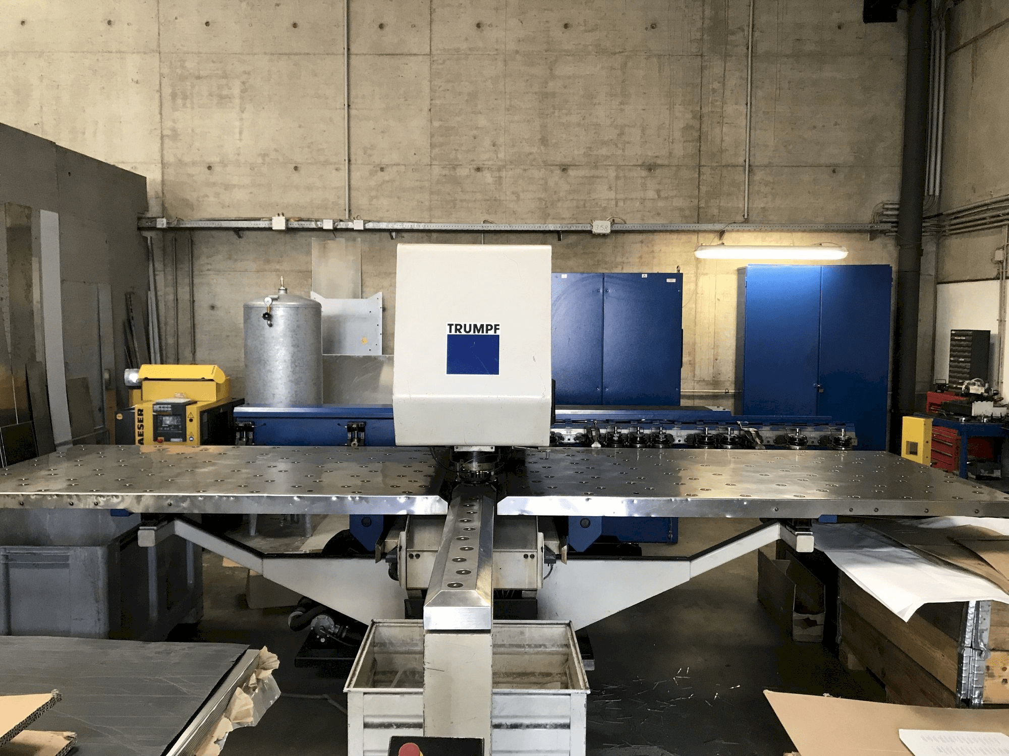 Koneen Trumpf Trumatic 200R etunäkymä