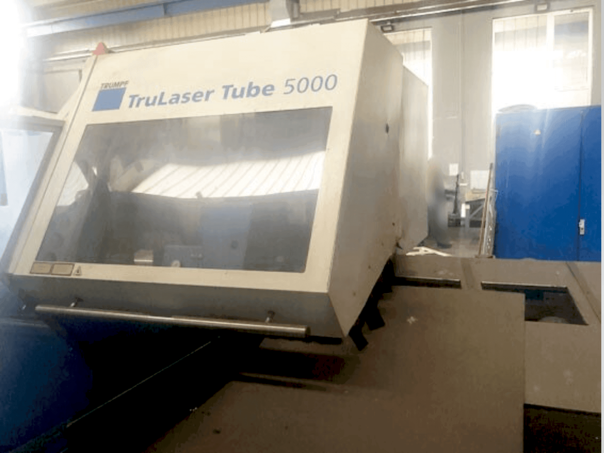Koneen TRUMPF tru laser tube 5000 etunäkymä