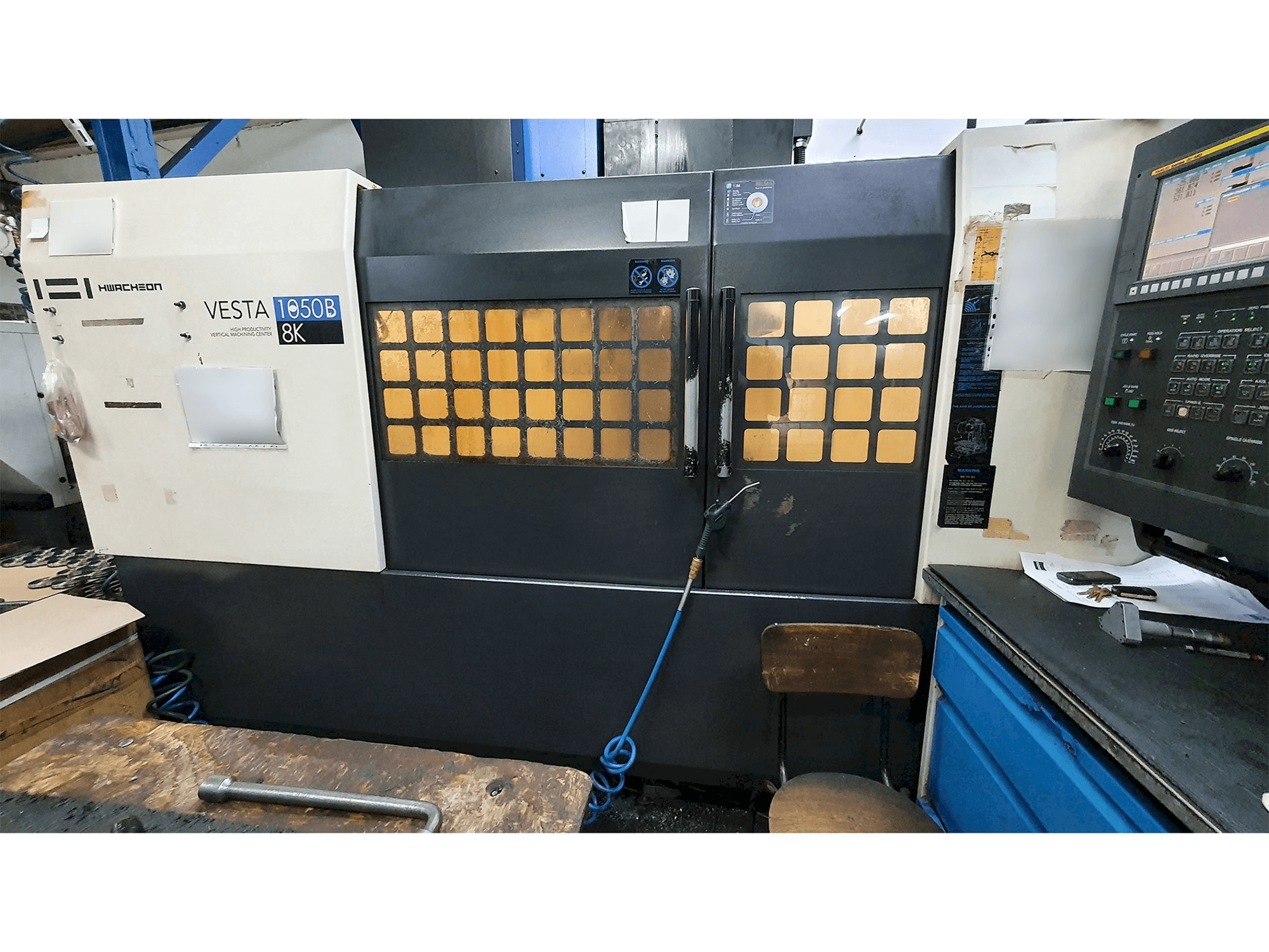 Koneen HWACHEON VESTA-1050B etunäkymä