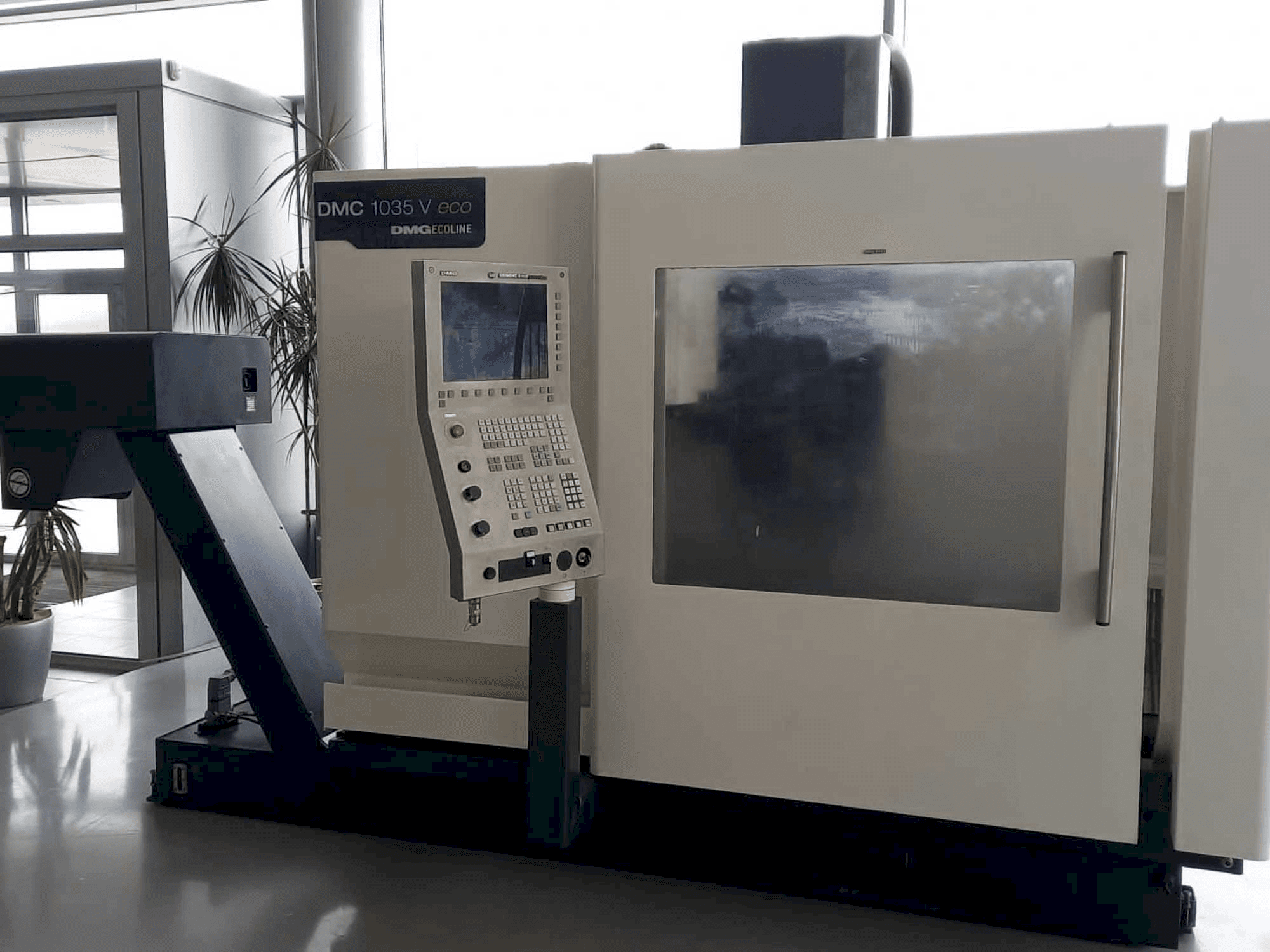 Koneen DMG DMC 1035 V eco etunäkymä