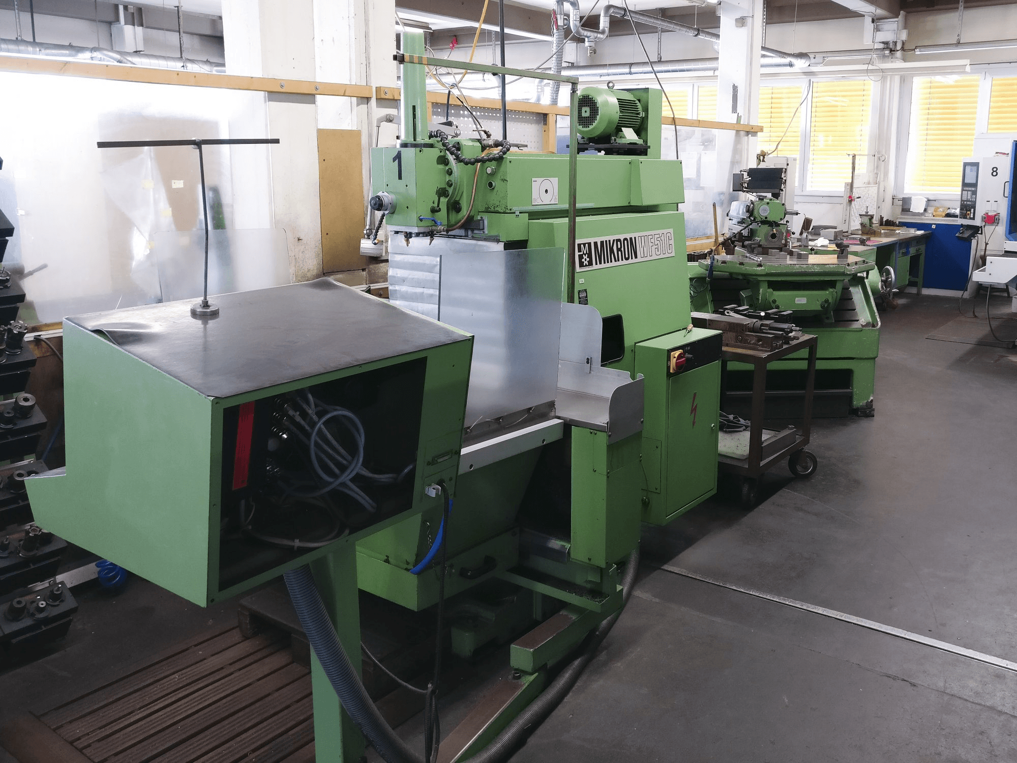 Koneen 1 Mikron vasen näkymäWF 51C/150