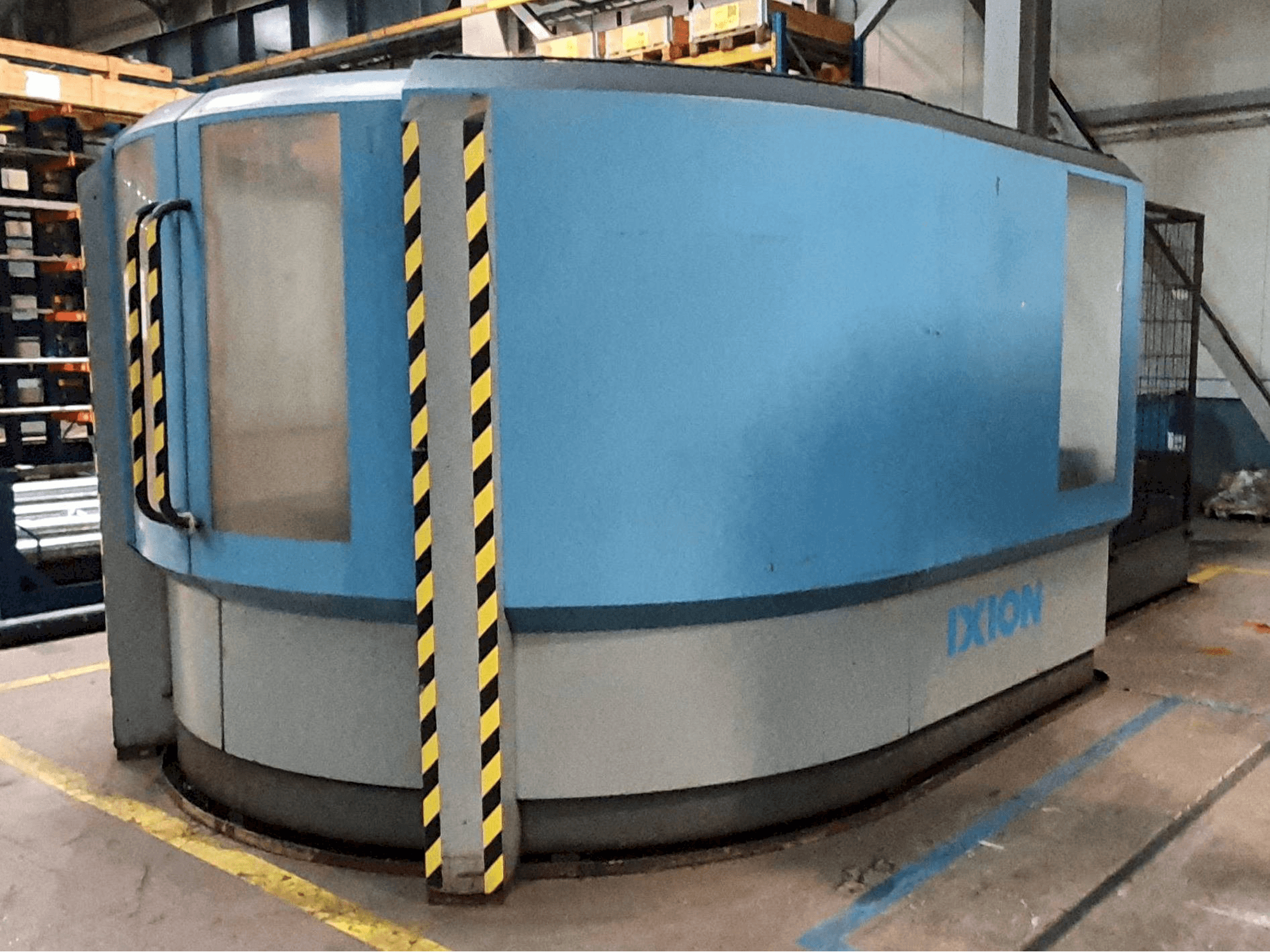 Koneen IXION TL1004 etunäkymä