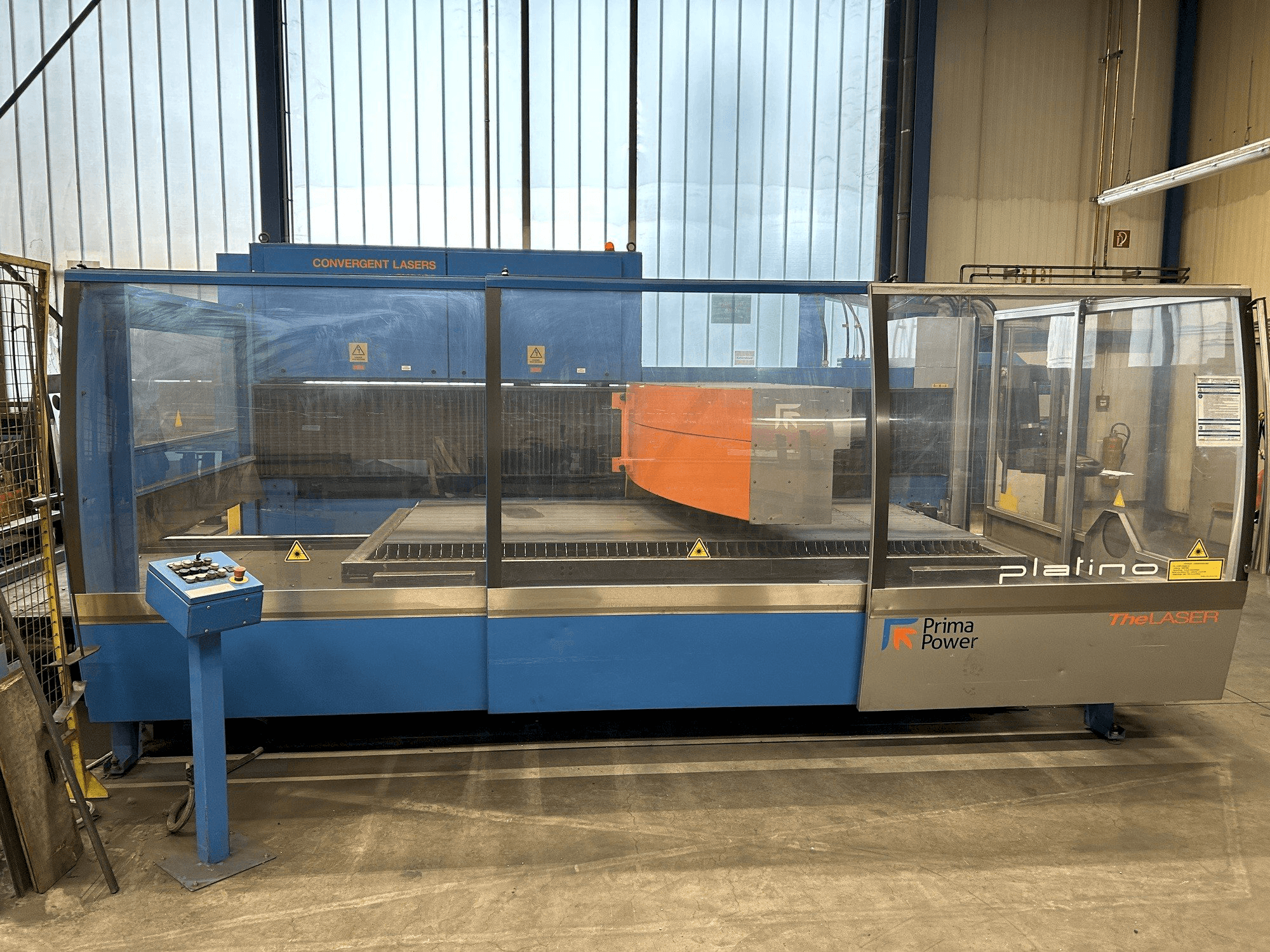 Koneen Prima Power Platino 1530 etunäkymä