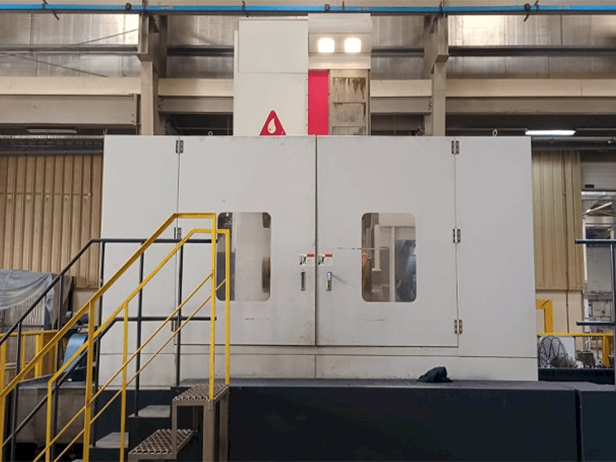 Koneen YOU JI HBM130/3022 etunäkymä