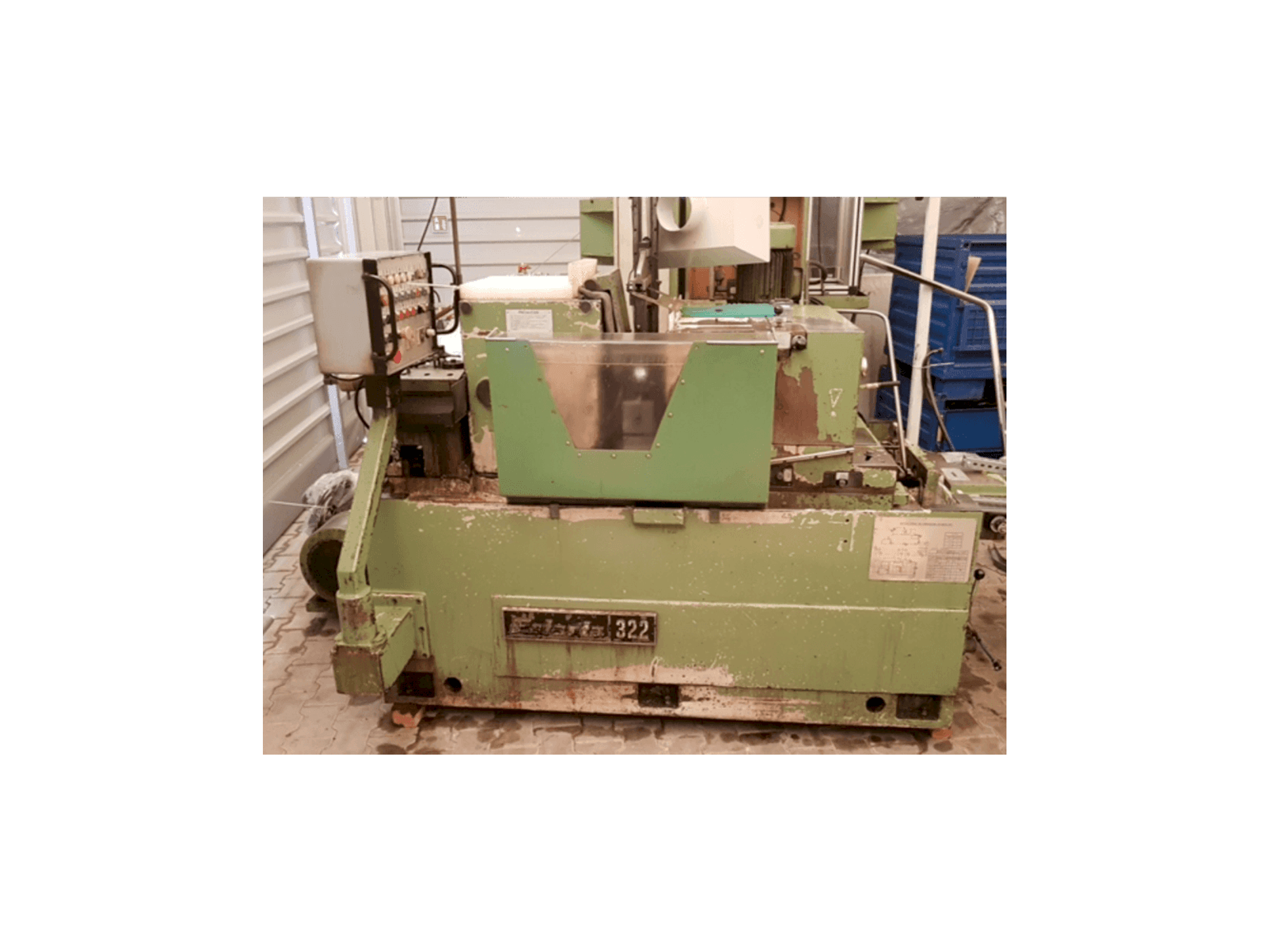 Koneen Estarta 322 etunäkymä