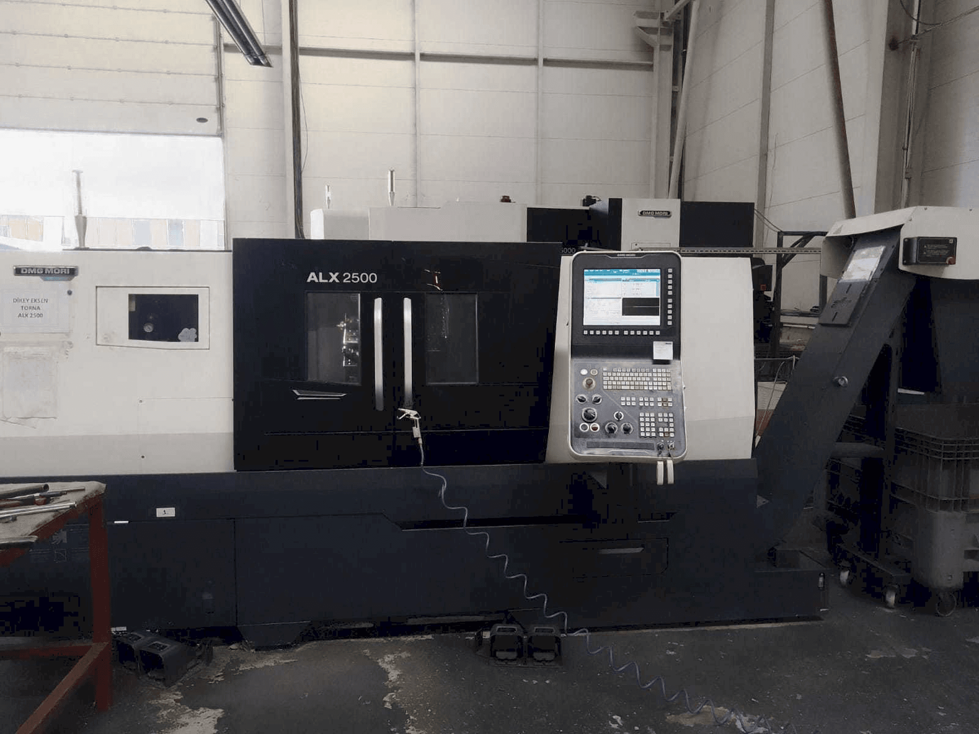 Koneen DMG MORI ALX 2500 etunäkymä