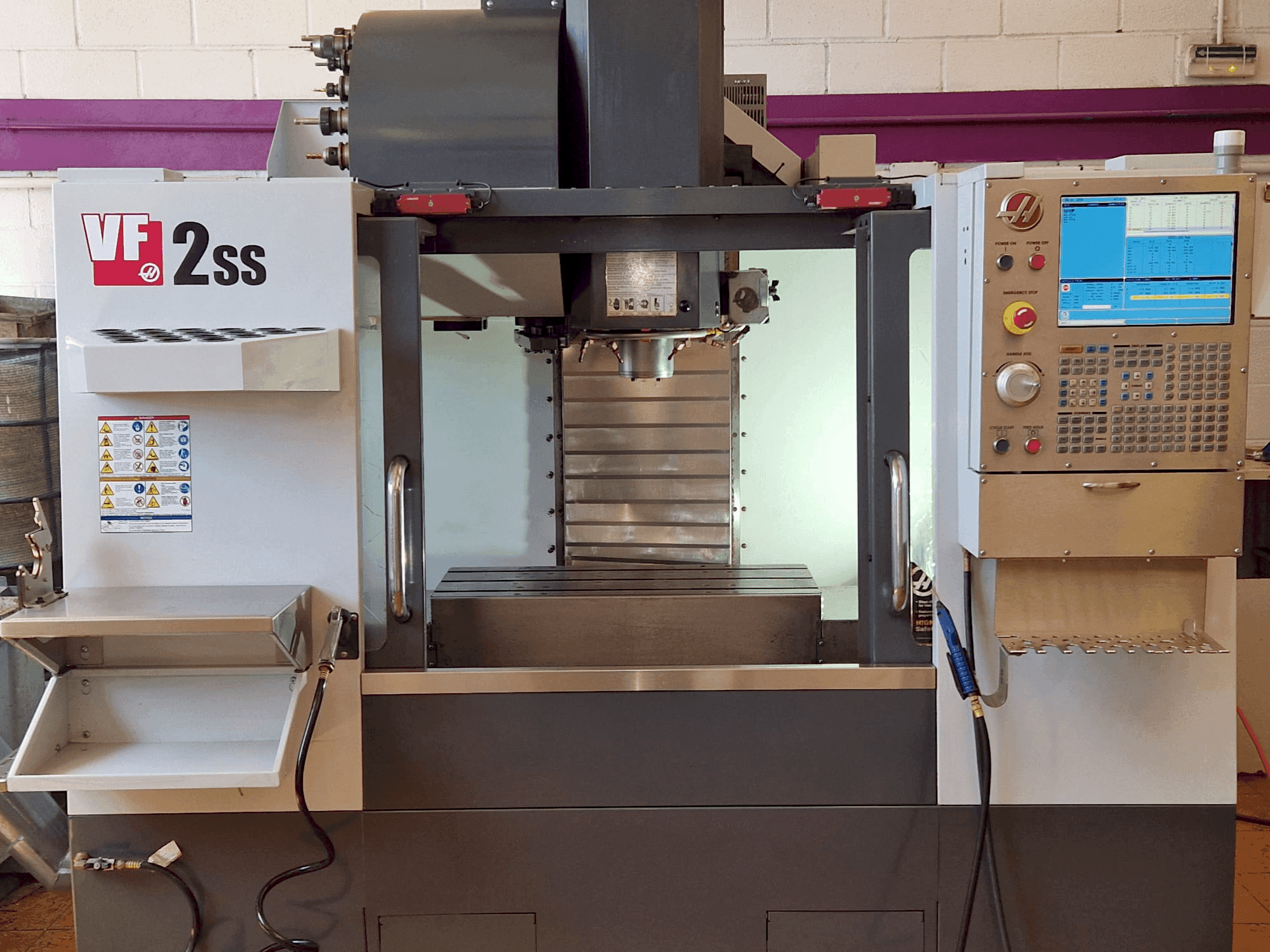 Koneen HAAS VF-2SS etunäkymä