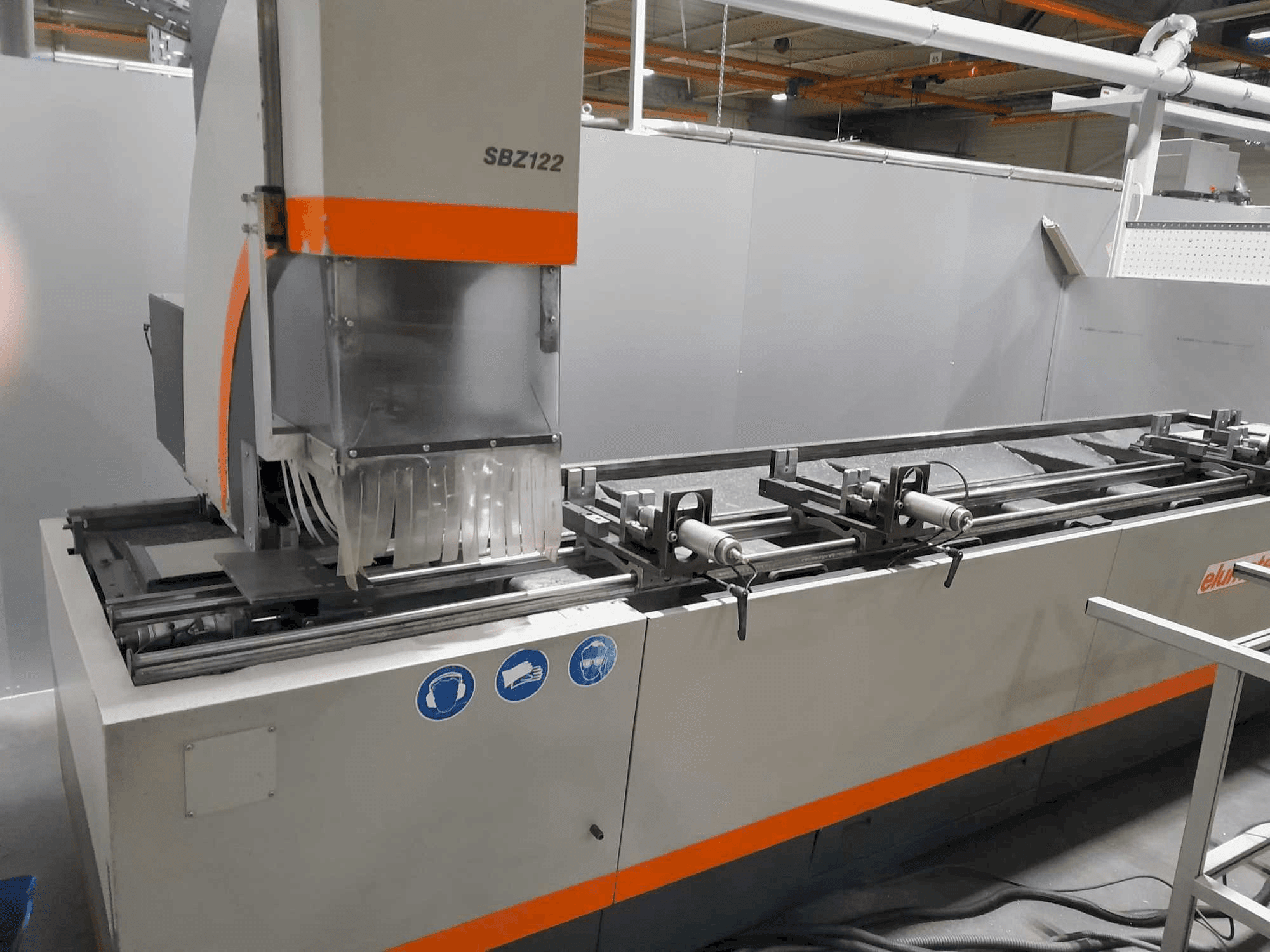 Koneen Elumatec SBZ 122 etunäkymä