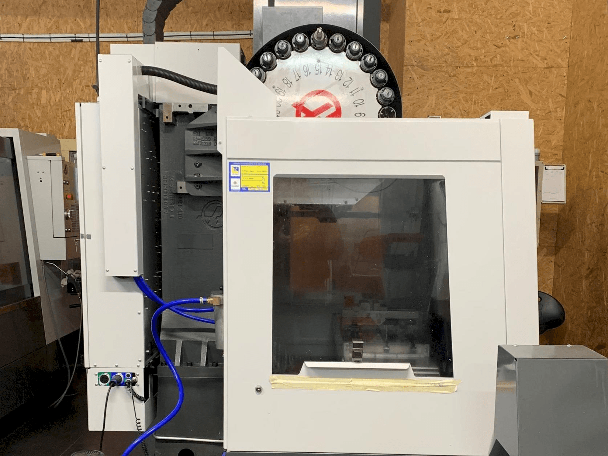 Koneen HAAS VF-2EU etunäkymä