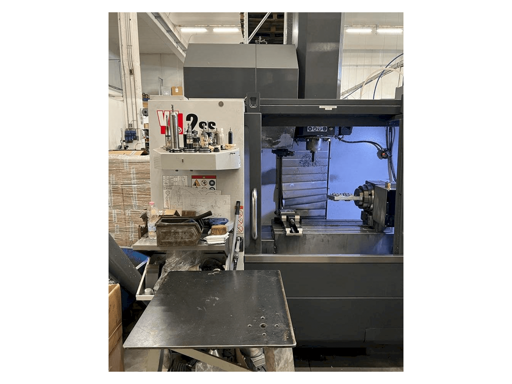 Koneen HAAS VF-2SS etunäkymä