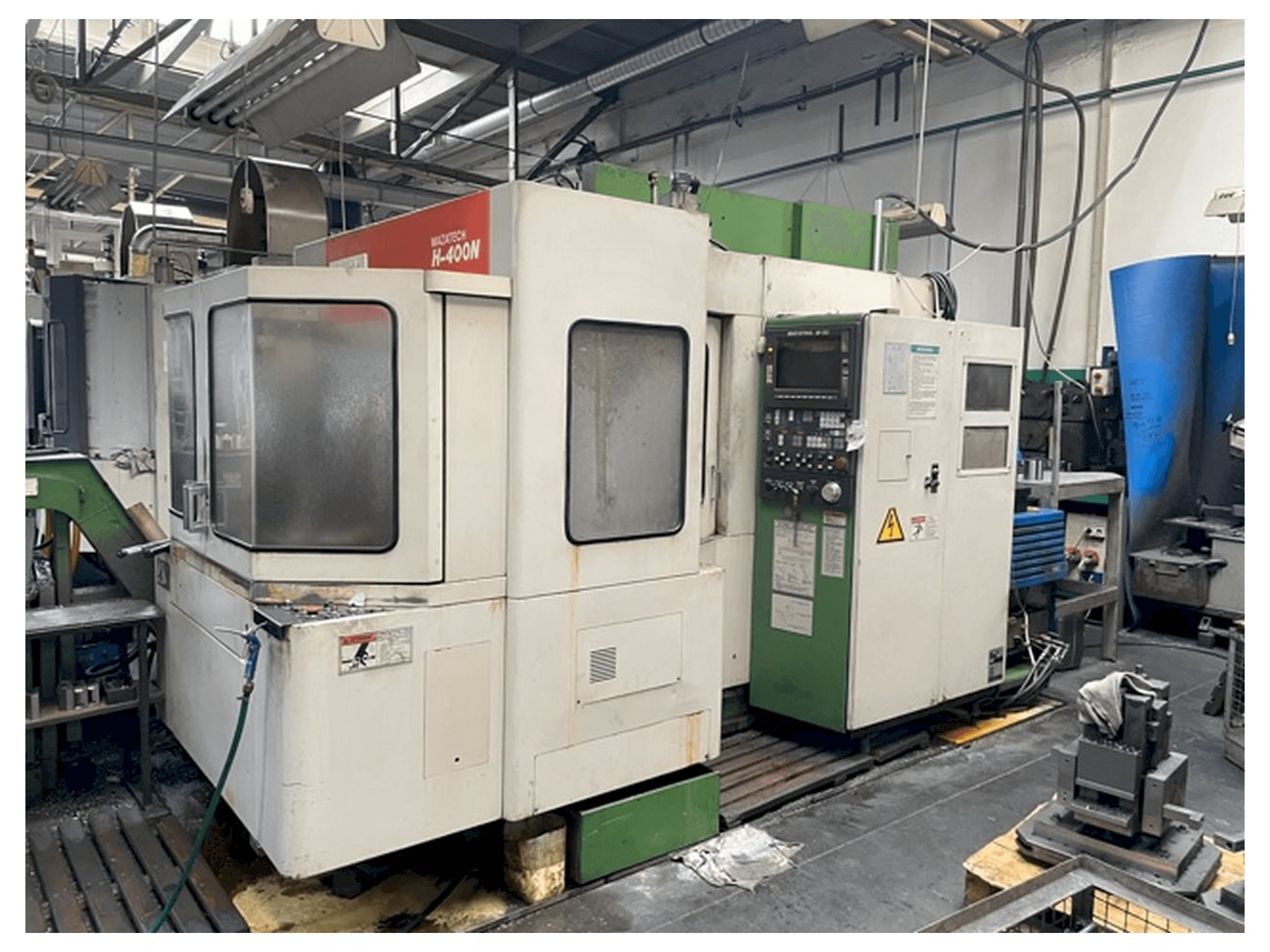 Koneen Mazak H-400N etunäkymä