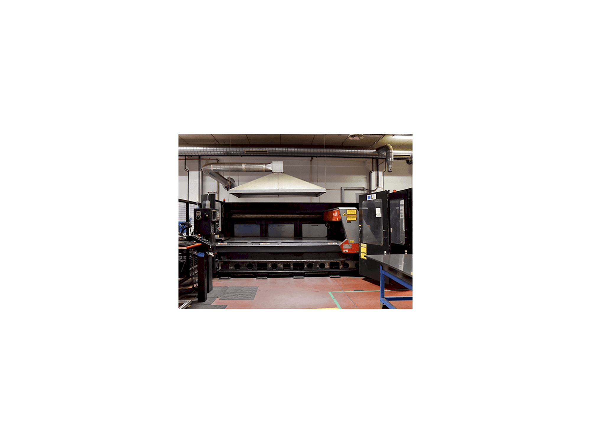 Koneen AMADA FO-3015 etunäkymä