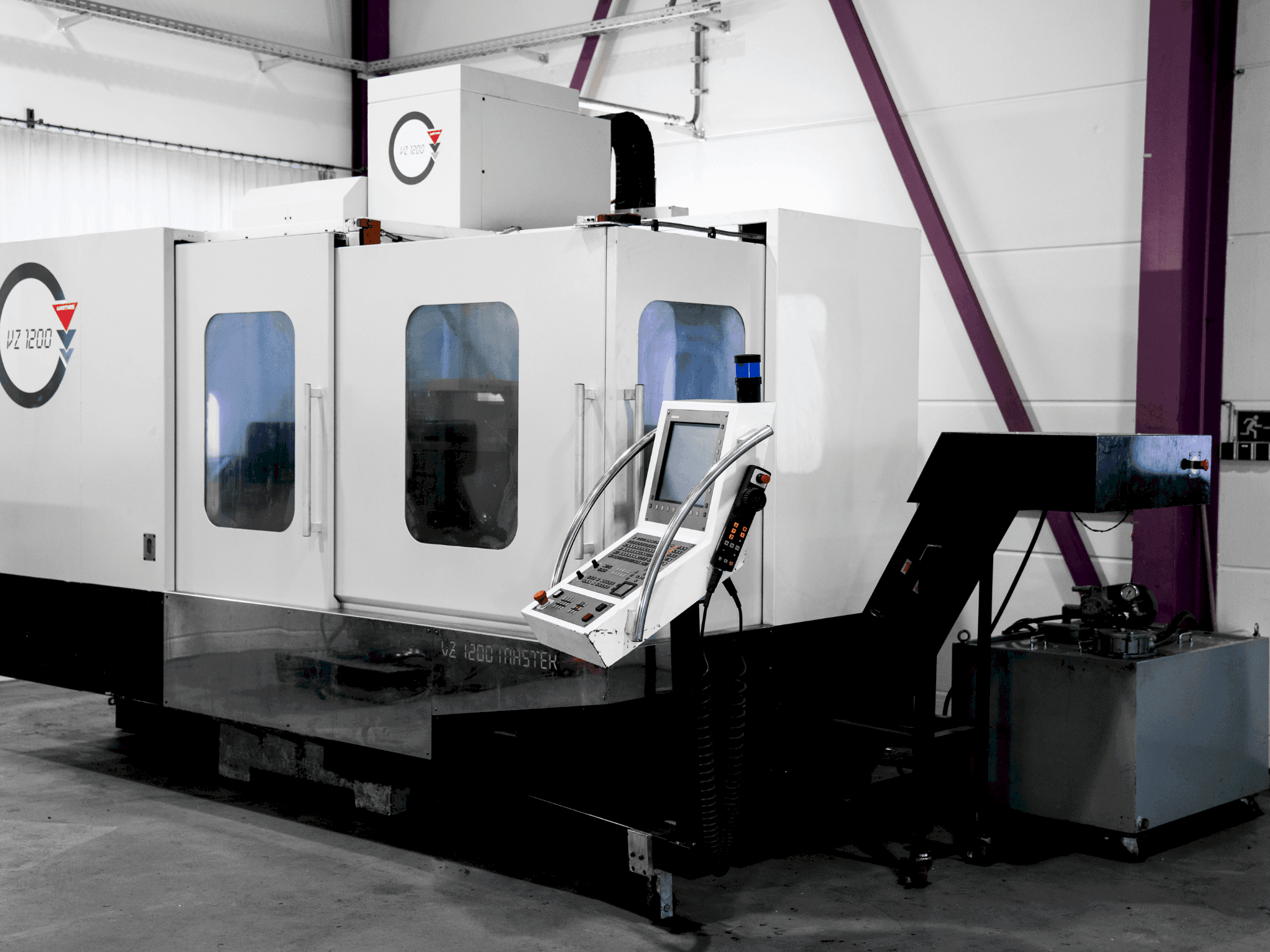 Koneen WEMAS VZ 1200 etunäkymä