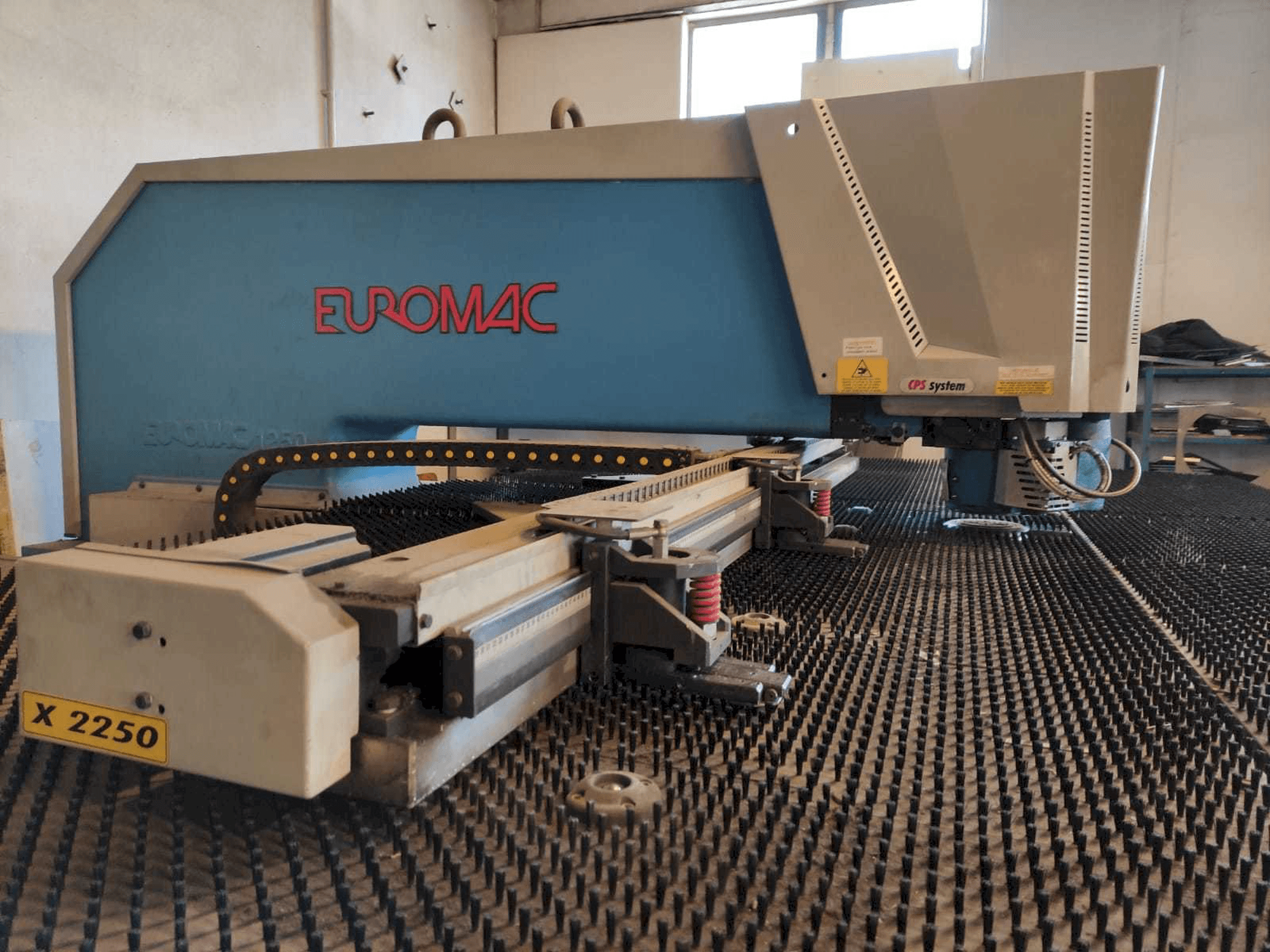 Koneen Euromac ZX 1250/30 vasemman sivun näkymä