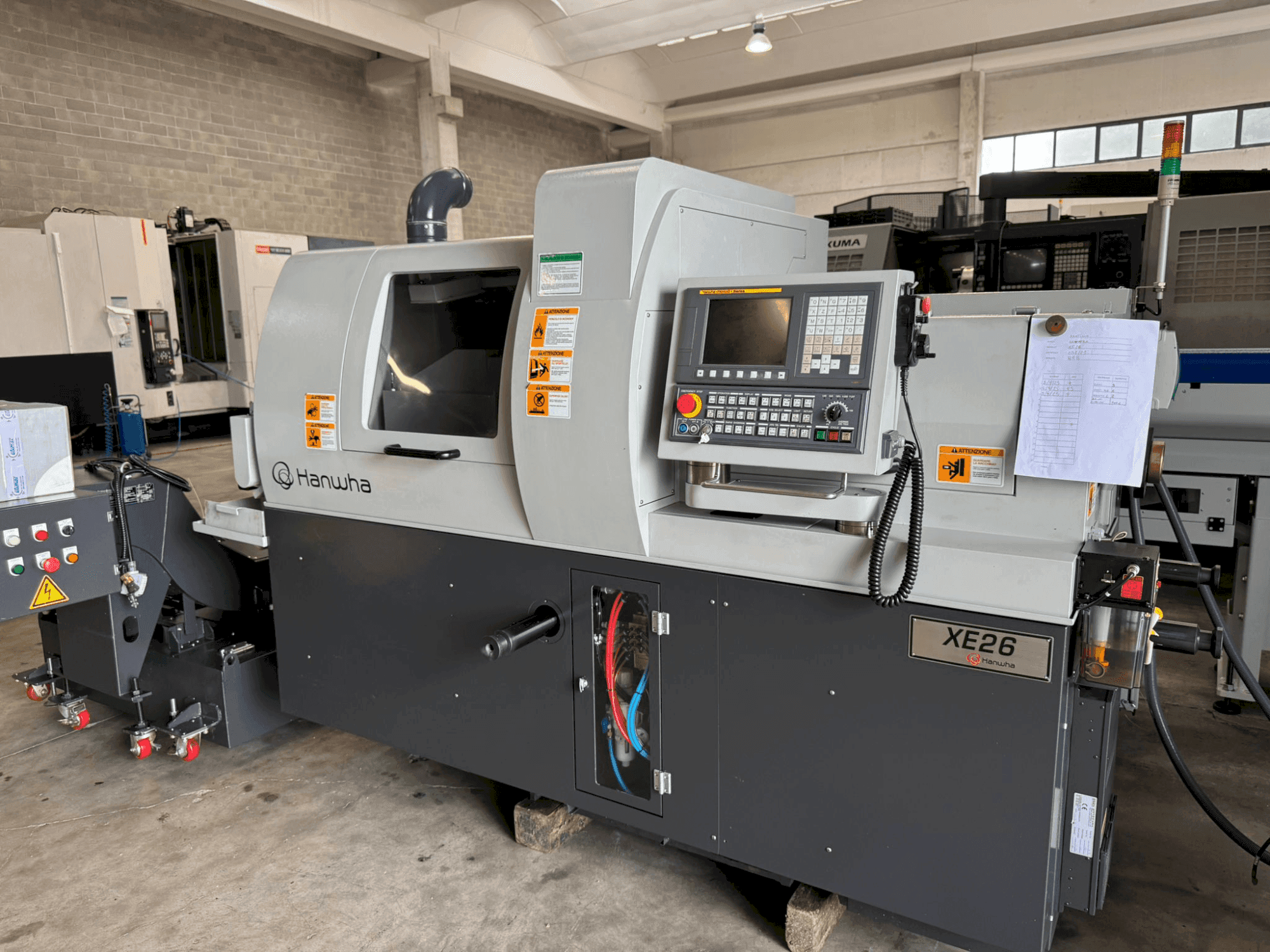 Koneen Hanwha XE 26 H etunäkymä