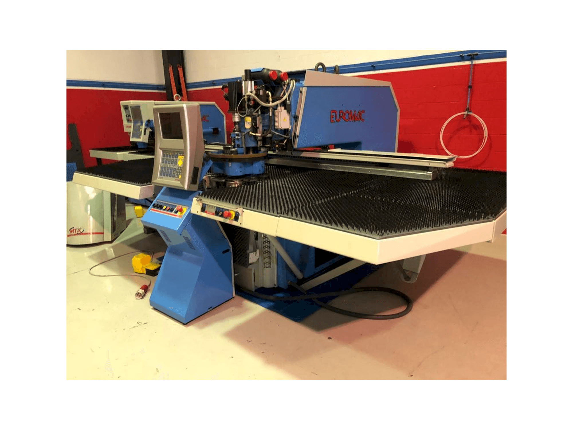 Koneen Euromac MTX 1250-30-2000 AI etunäkymä