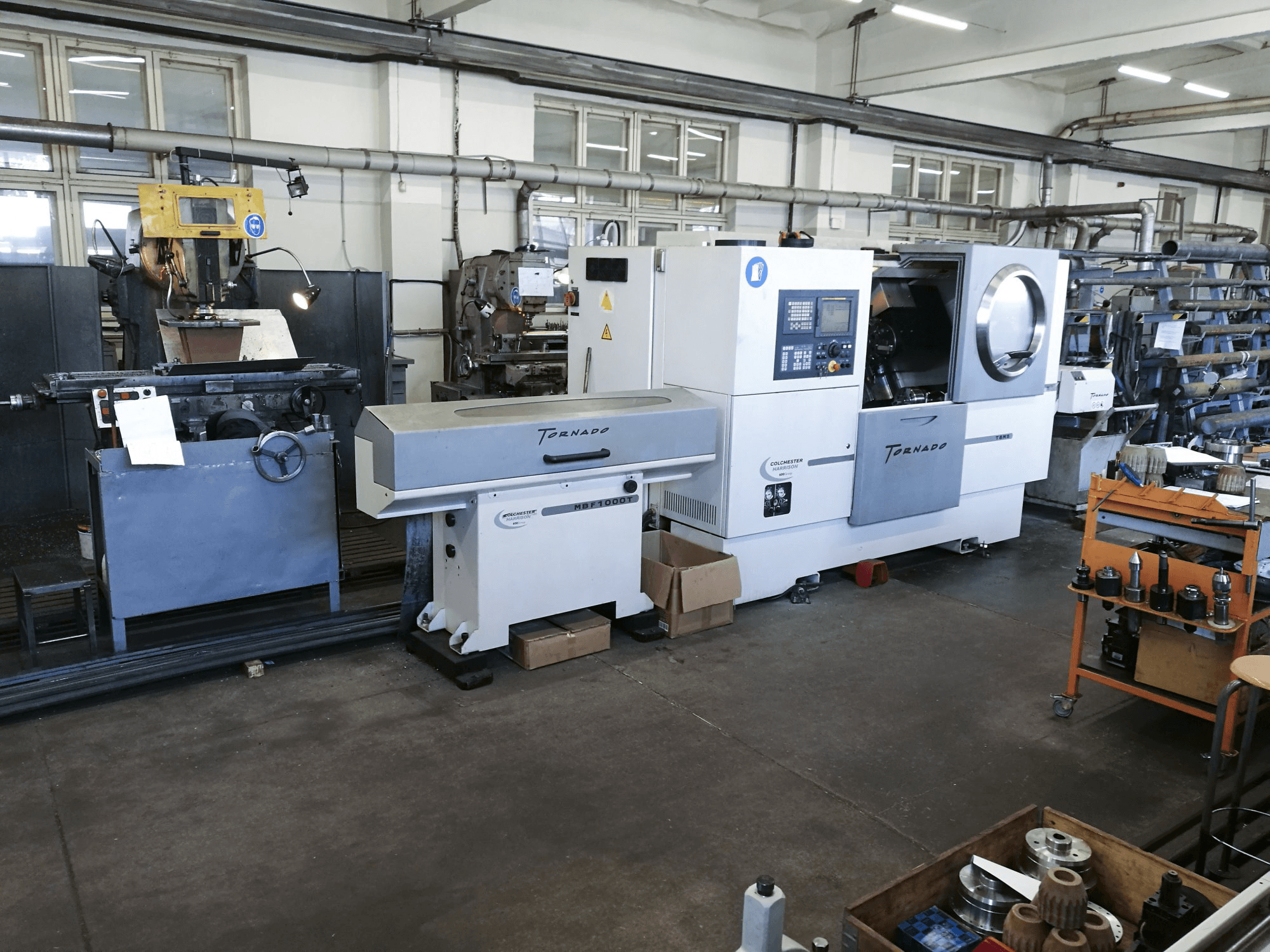 Koneen 2 Colchester etunäkymäTORNADO T8MS