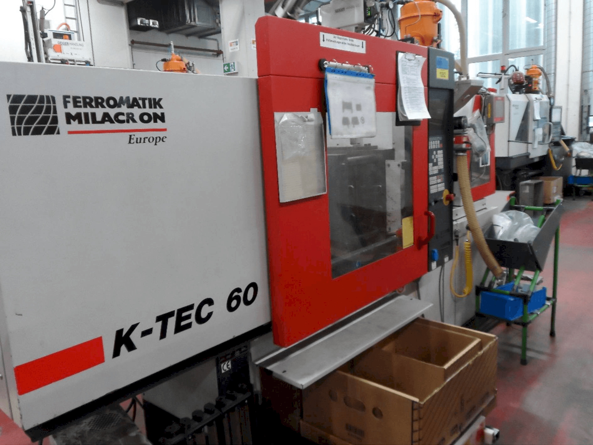 Koneen FERROMATIK MILACRON K-Tec 60S etunäkymä