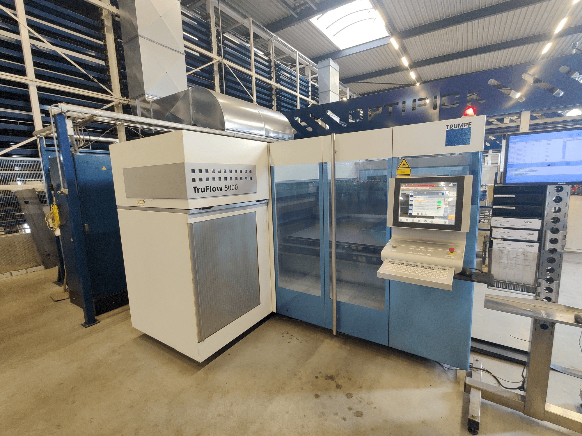 Koneen Trumpf TruLaser 3030 etunäkymä