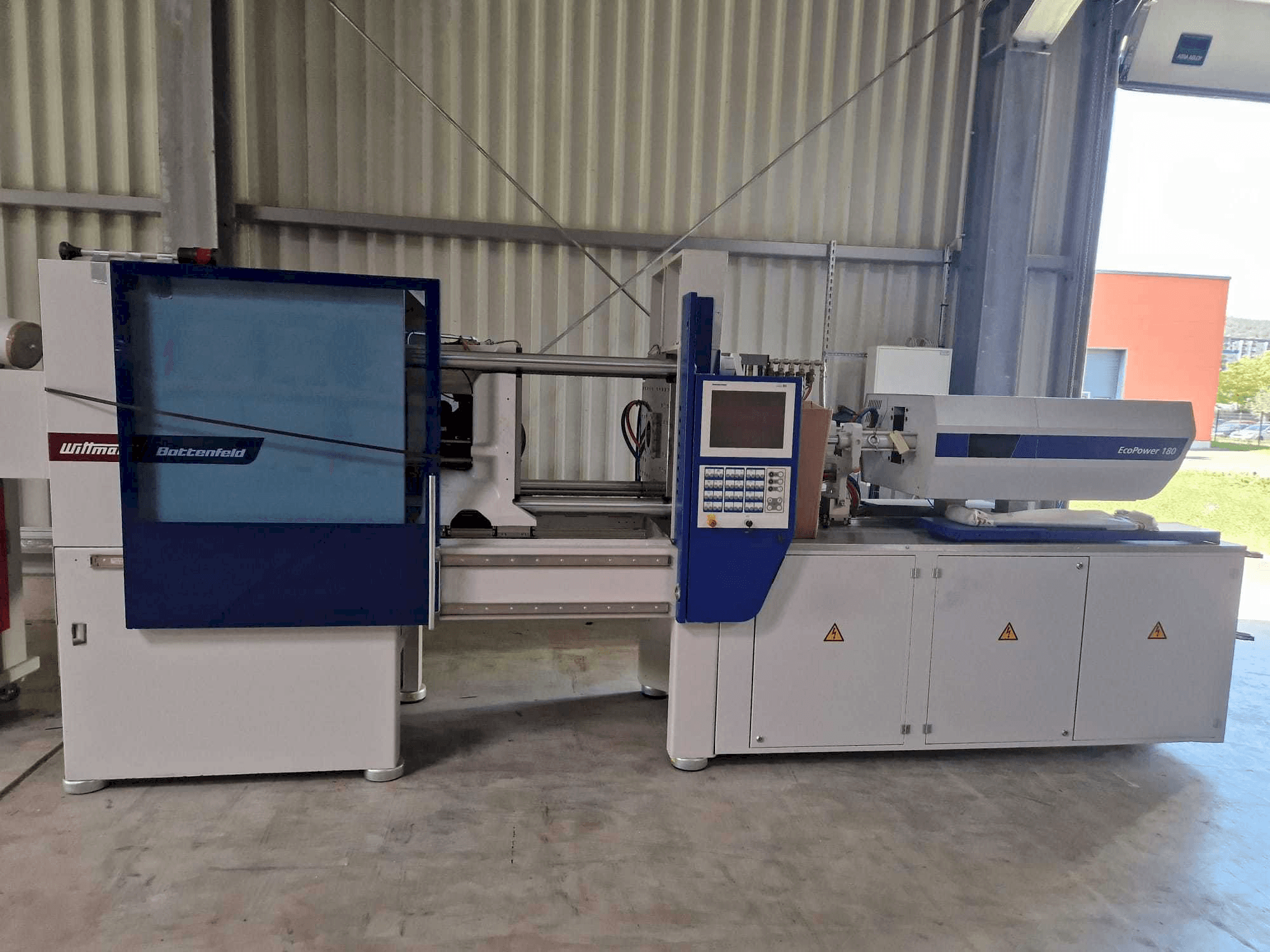 Koneen Battenfeld EcoPower180 etunäkymä