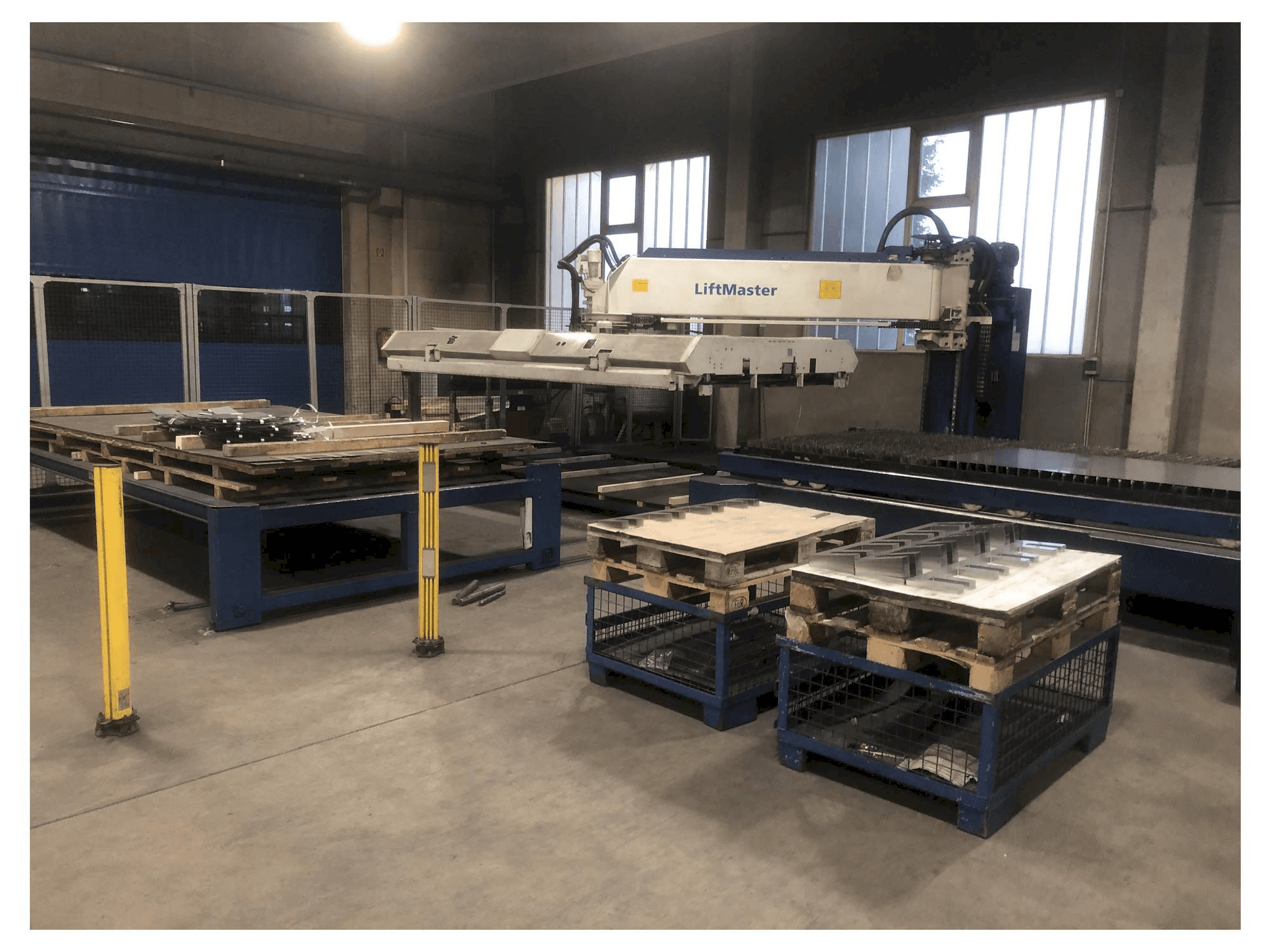 Koneen TRUMPF TruLaser 5040 + Liftmaster etunäkymä