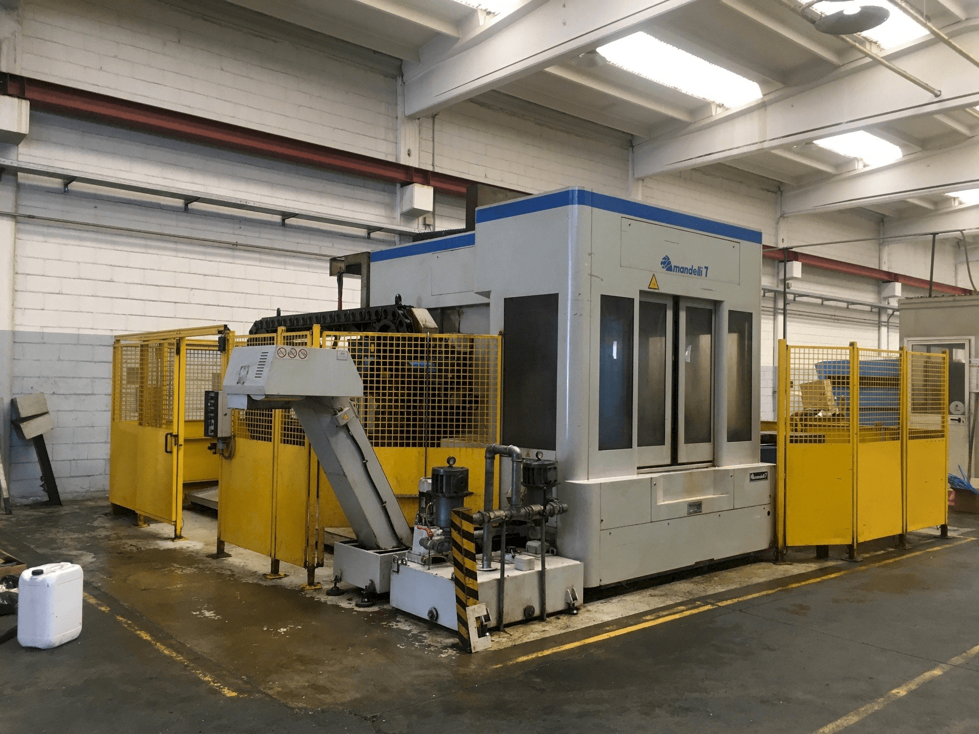 Koneen Mandelli Type 7 etunäkymä