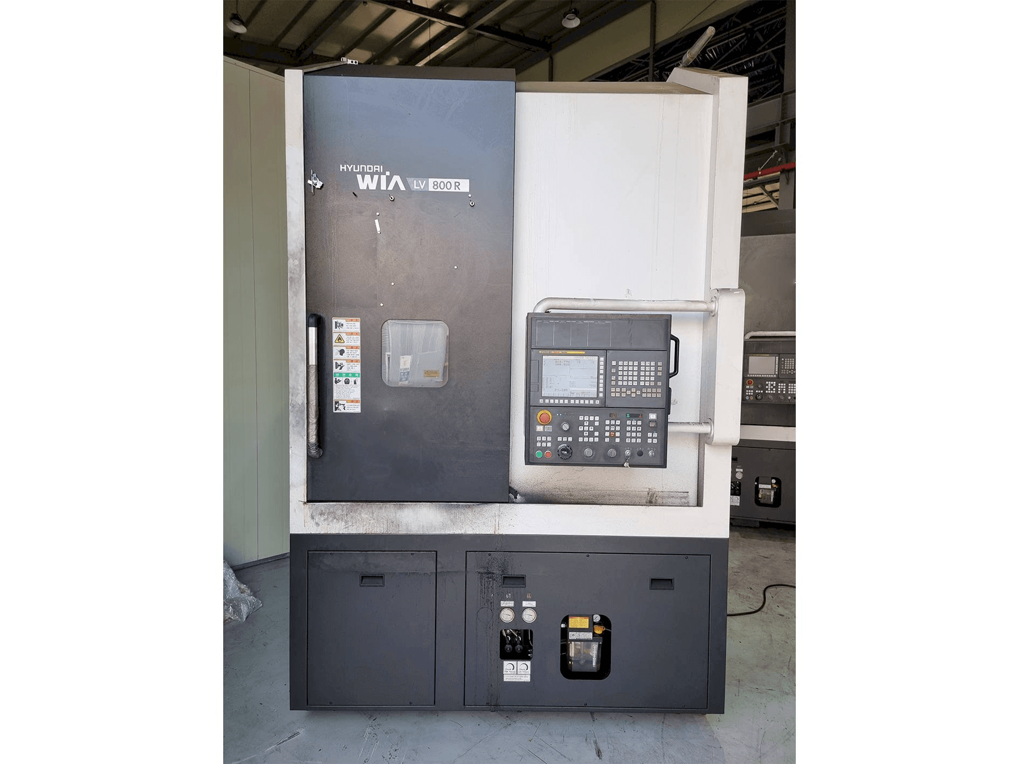 Koneen Hyundai Wia LV800R etunäkymä