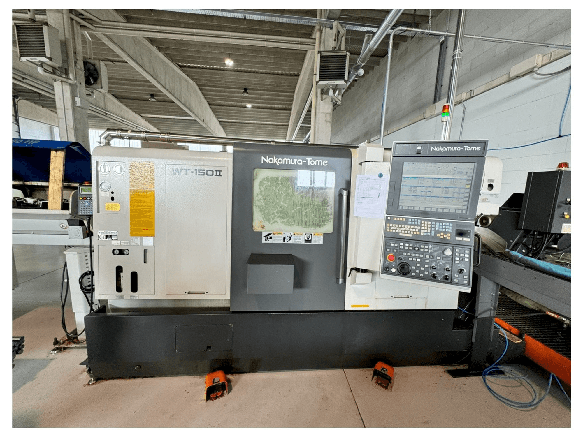 Koneen NAKAMURA WT 150 II etunäkymä
