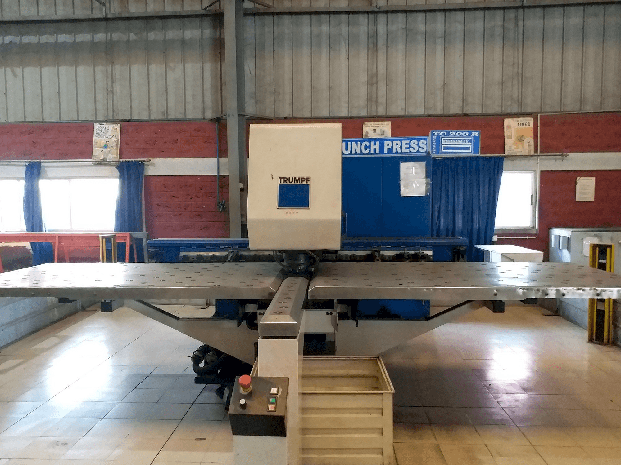 Koneen Trumpf Trumatic 200 etunäkymä