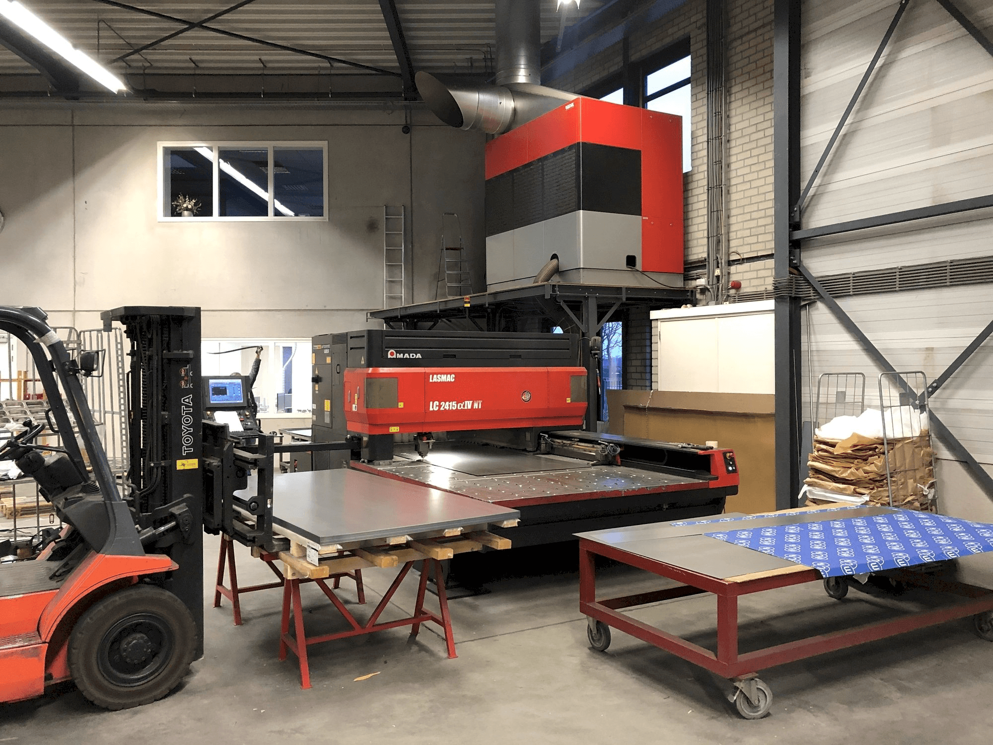 Koneen AMADA LC 2415 Alpha IV NT etunäkymä